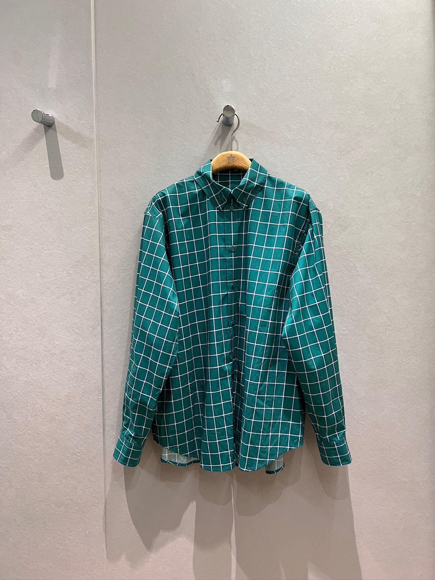 NO:655839,Early spring new LOEWE Wang Yibo same style retro green plaid loose shirt simple and fashionable sweet cool versatile SML,,loewe,alexander wang19860909早春新款LOEWE王一博同款 复古绿色格纹宽松衬衣简单时尚 甜酷百搭SML,,loewe,alexander wang,Women's clothing