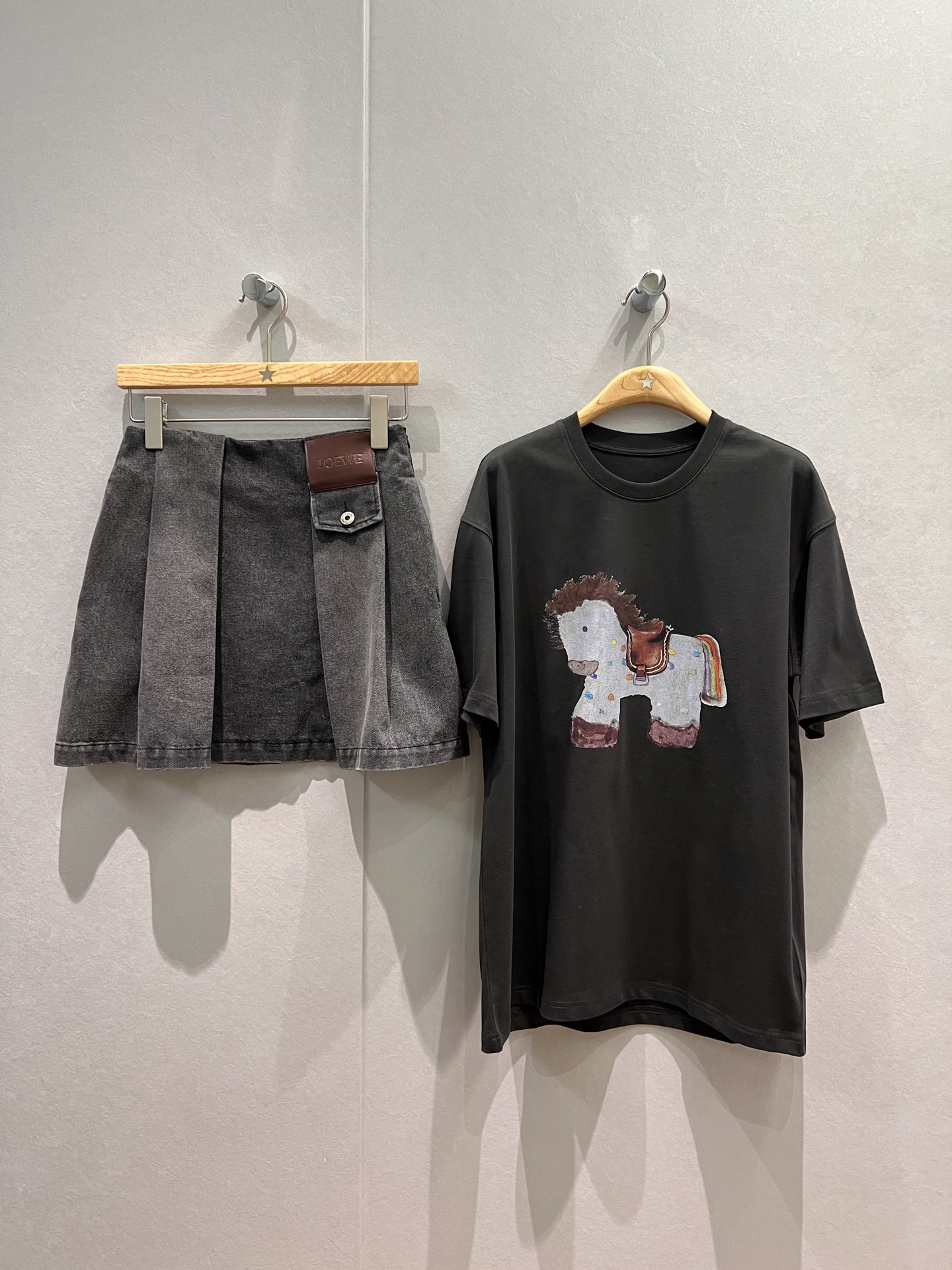 NO:655817,New cute gem pony T-shirt, simple and casual, versatile for age reduction, dark gray and white SML,,tees,t-shirt,alexander wang19860909新款可爱宝石小马T恤简单休闲 减龄百搭 深灰白色 SML,,tees，t-shirt,alexander wang,Women's clothing