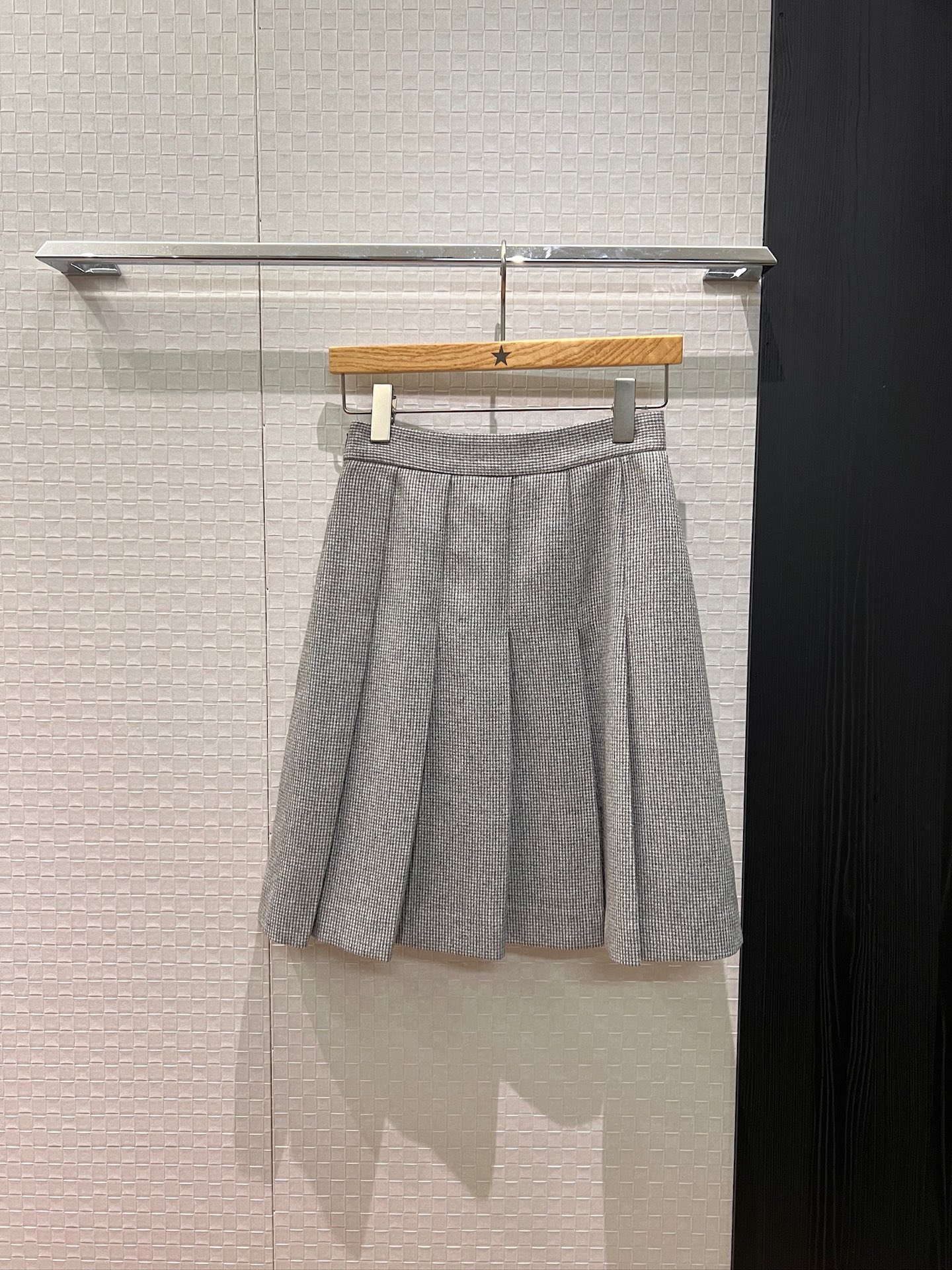 NO:656704,New houndstooth fine plaid pleated skirt, college style, fashionable and casual, versatile for commuting, can be matched with the same jacket SML,,skirts,jackets & coats,alexander wang19860909新款千鸟细格百褶半裙学院风 时尚休闲 通勤百搭可搭同款外套 SML,,skirts,jackets & coats,alexander wang,Women's clothing