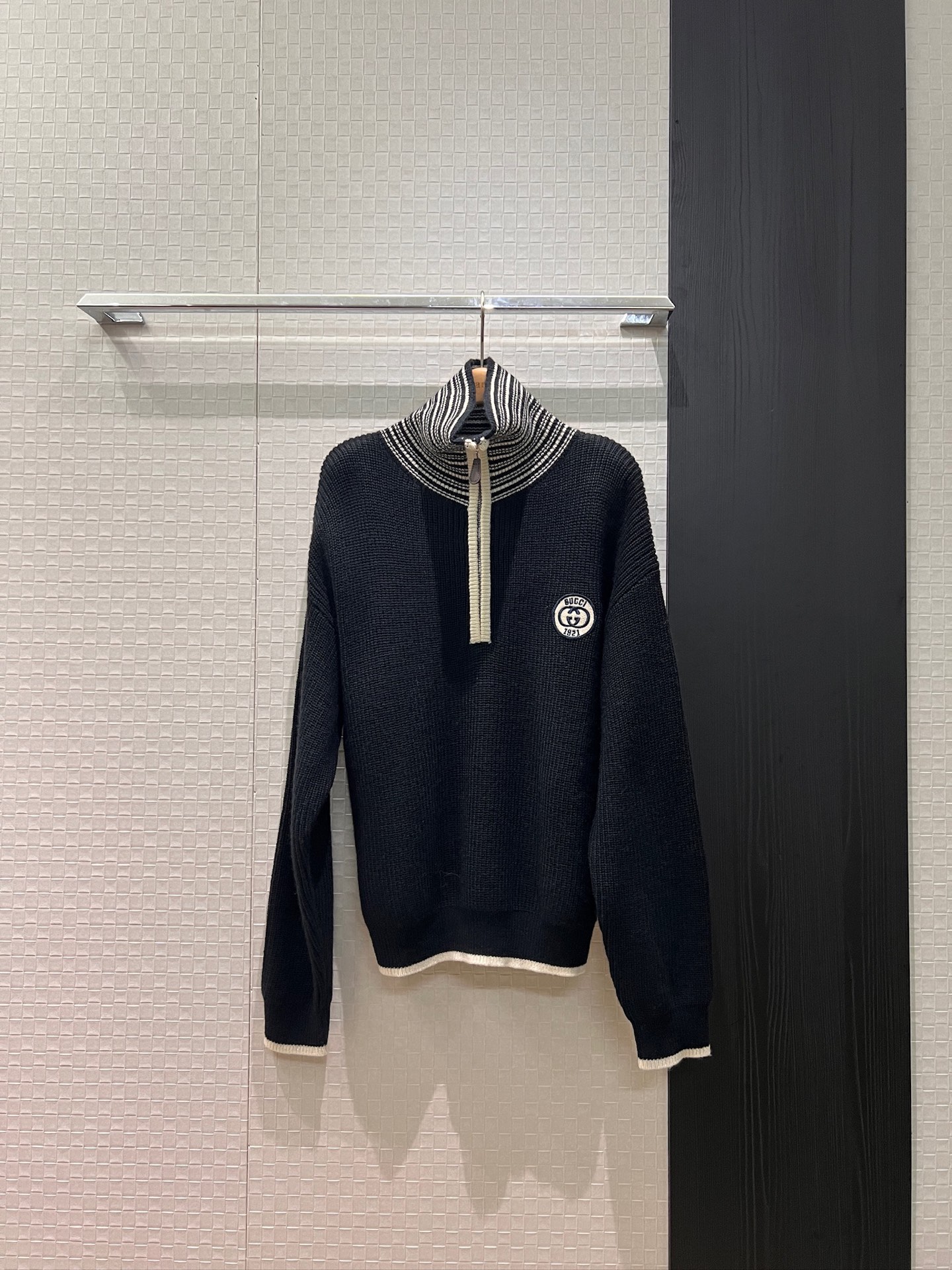 NO:656711,New style embroidered double G badge on the chest striped lapel knitted wool top zipper high collar college style color block casual temperament versatile SML,,alexander wang19860909新款胸前刺绣双G徽章装饰 条纹翻领针织羊毛上衣拉链高领 学院风 拼色休闲 气质百搭SML,,alexander wang,Women's clothing