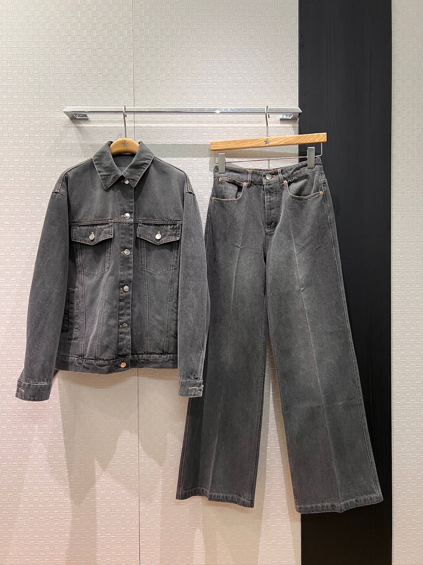 NO:657559,Jacket, pants, new style 26 early spring, double G jacquard fabric splicing, washed denim jacket, red label straight jeans, washed charcoal gray, hardware molding, loose and versatile, casual and age-reducing S-XL,,jeans,jackets & coats,alexander wang19860909外套 裤子新款26早春 双G提花面料拼接洗水牛仔外套红标直筒牛仔裤洗水碳灰 五金开模 宽松百搭 休闲减龄S-XL,,jeans,jackets & coats,alexander wang,Women's clothing