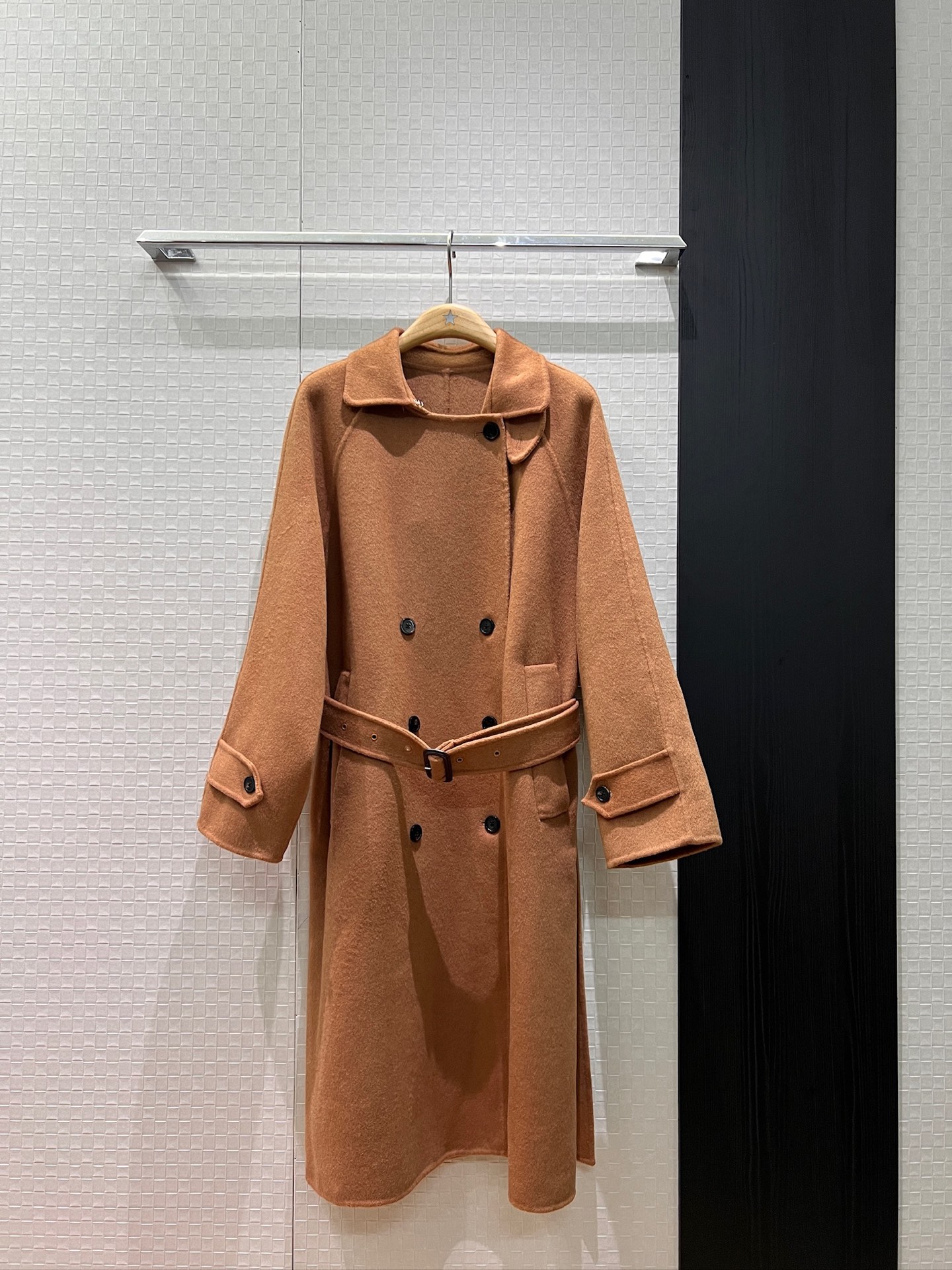 NO:657549,Comes with dust bag. The same model as Liu Shishi's. Arc de Triomphe. Lapel double-breasted woolen belted long coat. Minimalist design. Loose, casual and versatile. Pockets on both sides. Age-reducing and not picky. Brown gray SML,,jackets & coats,alexander wang19860909配防尘袋新款刘诗诗同款 凯旋门 翻领双排扣羊毛呢系腰带长款大衣外套极简设计 宽松随意休闲百搭 两侧口袋 减龄不挑人 咖色灰色 SML,,jackets & coats,alexander wang,Women's clothing