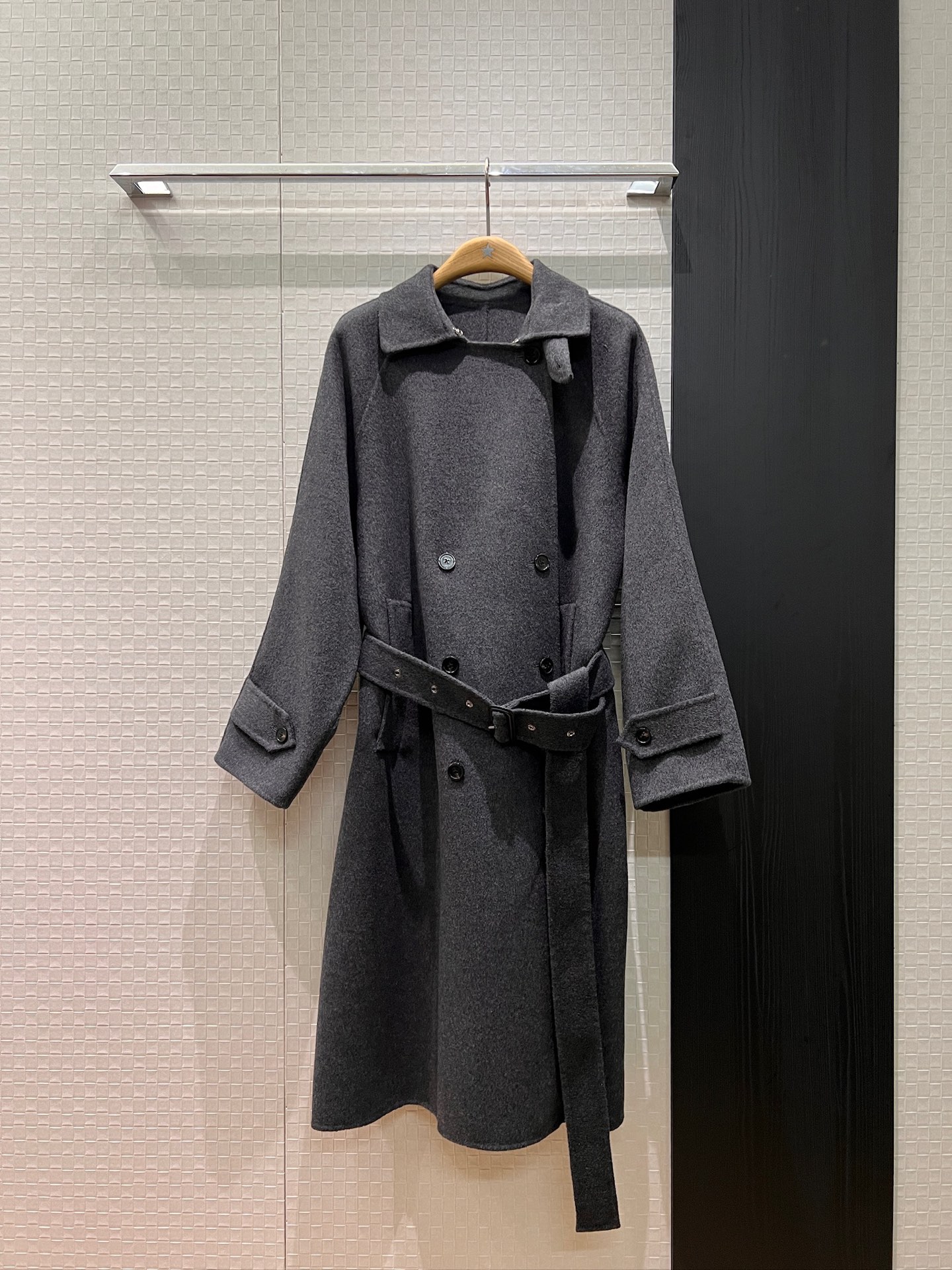 NO:657538,Comes with dust bag. The same model as Liu Shishi's. Arc de Triomphe. Lapel double-breasted woolen belted long coat. Minimalist design. Loose, casual and versatile. Pockets on both sides. Age-reducing and not picky. Brown gray SML,,jackets & coats,alexander wang19860909配防尘袋新款刘诗诗同款 凯旋门 翻领双排扣羊毛呢系腰带长款大衣外套极简设计 宽松随意休闲百搭 两侧口袋 减龄不挑人 咖色灰色 SML,,jackets & coats,alexander wang,Women's clothing