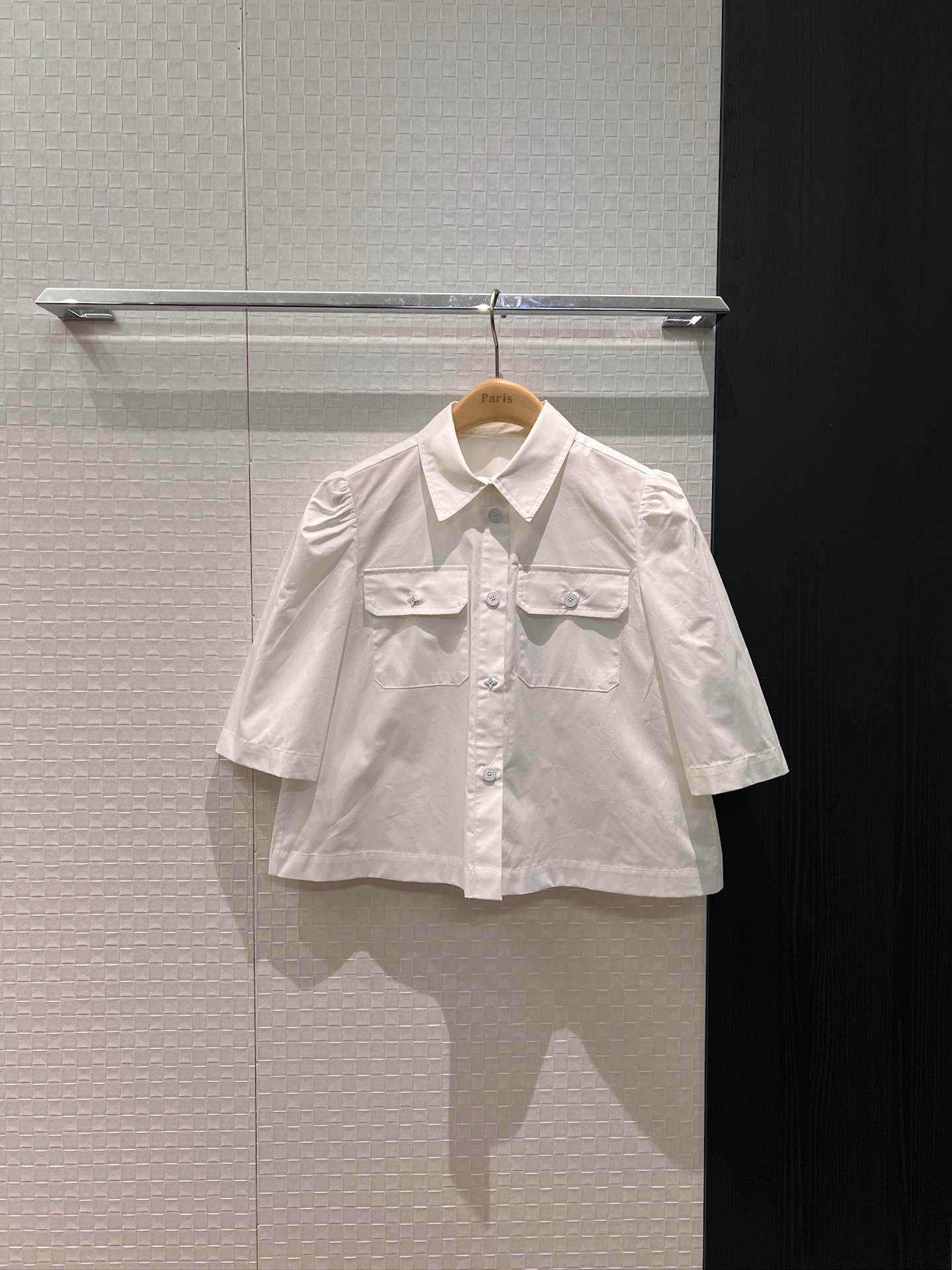 NO:657514,New style puffed quarter-sleeve short shirt with different buttons, casual and slim, versatile temperament, sweet and age-reducing S-XL,,alexander wang19860909新款 泡泡五分袖短款衬衣开模不同扣子 休闲显瘦 气质百搭 甜美减龄S-XL,,alexander wang,Women's clothing