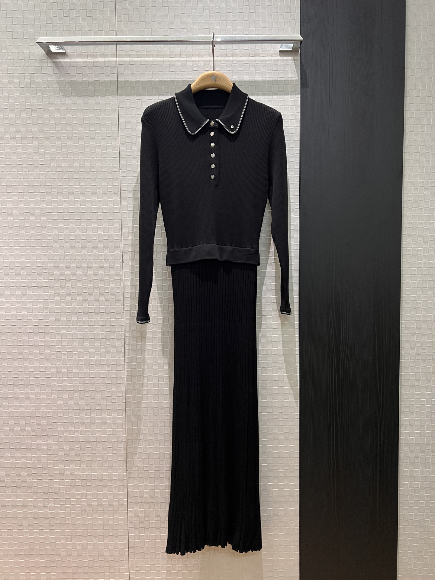 NO:658404,New fake two-piece design, lapel long sleeves, spliced ​​pit long skirt, knitted dress with striped edge decoration, slim fit, elegant black apricot color SML,,skirts,alexander wang19860909新款假两件设计 翻领长袖拼接坑条长裙 针织连衣裙条纹边装饰 修身显瘦 气质优雅黑色杏色 SML,,skirts,alexander wang,Women's clothing