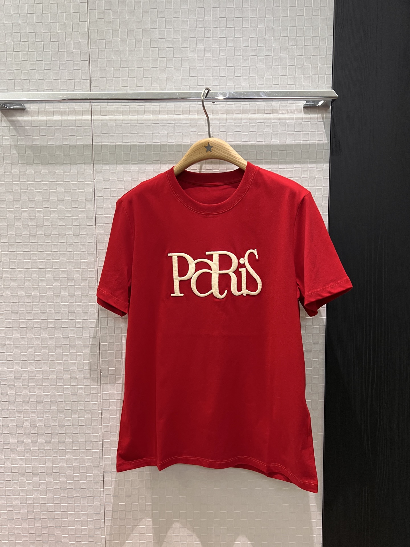 NO:663043,New three-dimensional embroidered contrasting color T-shirt, loose, casual, fashionable and versatile, red and white SML,,tees,t-shirt, 19860909新款立体刺绣撞色T恤 宽松休闲时尚百搭 红色白色 SML,,tees，t-shirt, ,Women's clothing