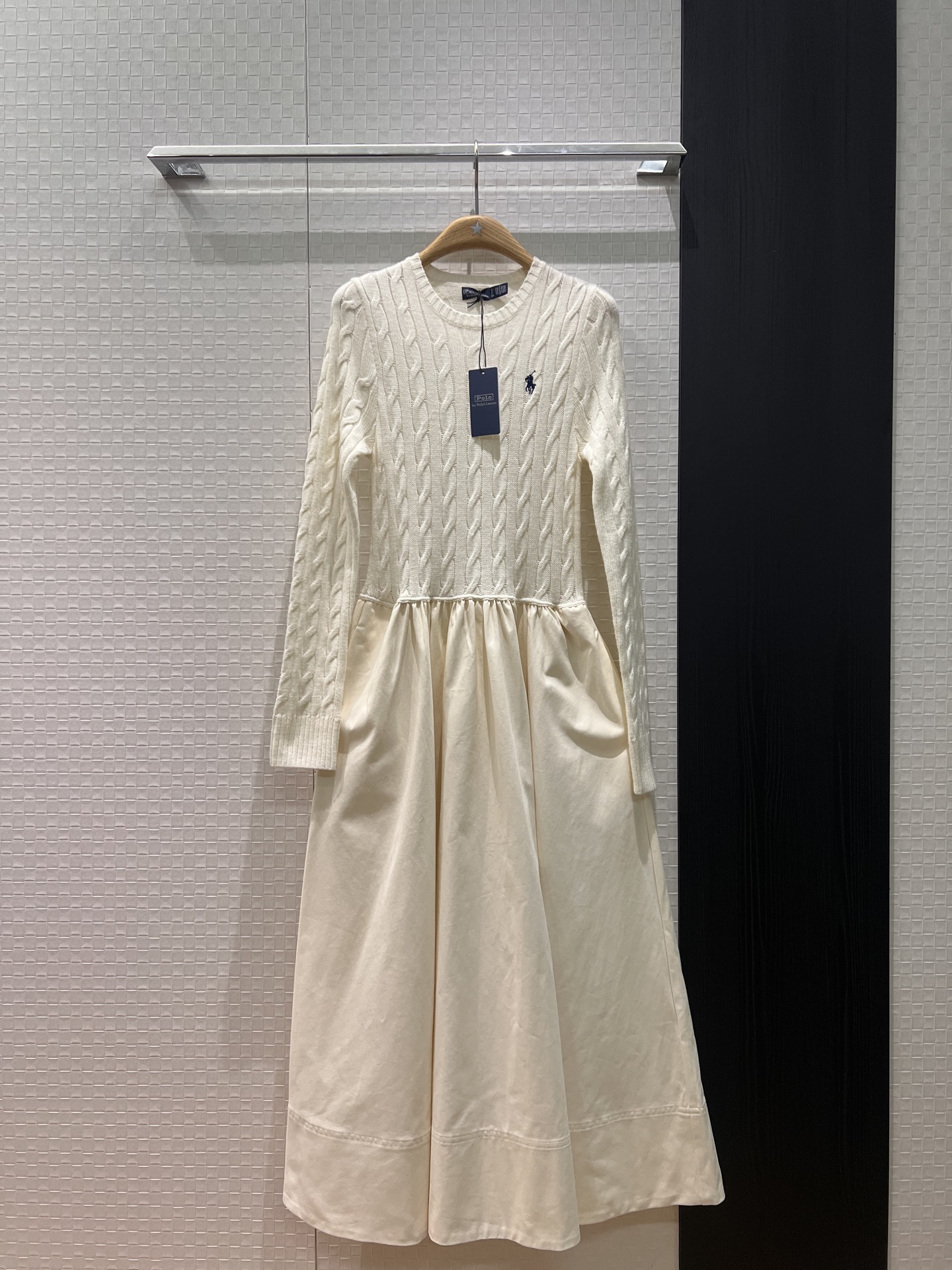 NO:664747,New RL cable knitted wool splicing dress, long skirt, classic pony logo embroidered on the chest, round neck and long sleeves, pockets on both sides, slim fit, old money style, casual and versatile, dark blue and white SML,,skirts, 19860909新款RL 绞花麻花纹针织羊毛拼接连衣裙 长裙 胸前刺绣经典小马logo装饰圆领长袖 两侧有口袋 修身显瘦 老钱风 休闲百搭深蓝白色 SML,,skirts, ,Women's clothing