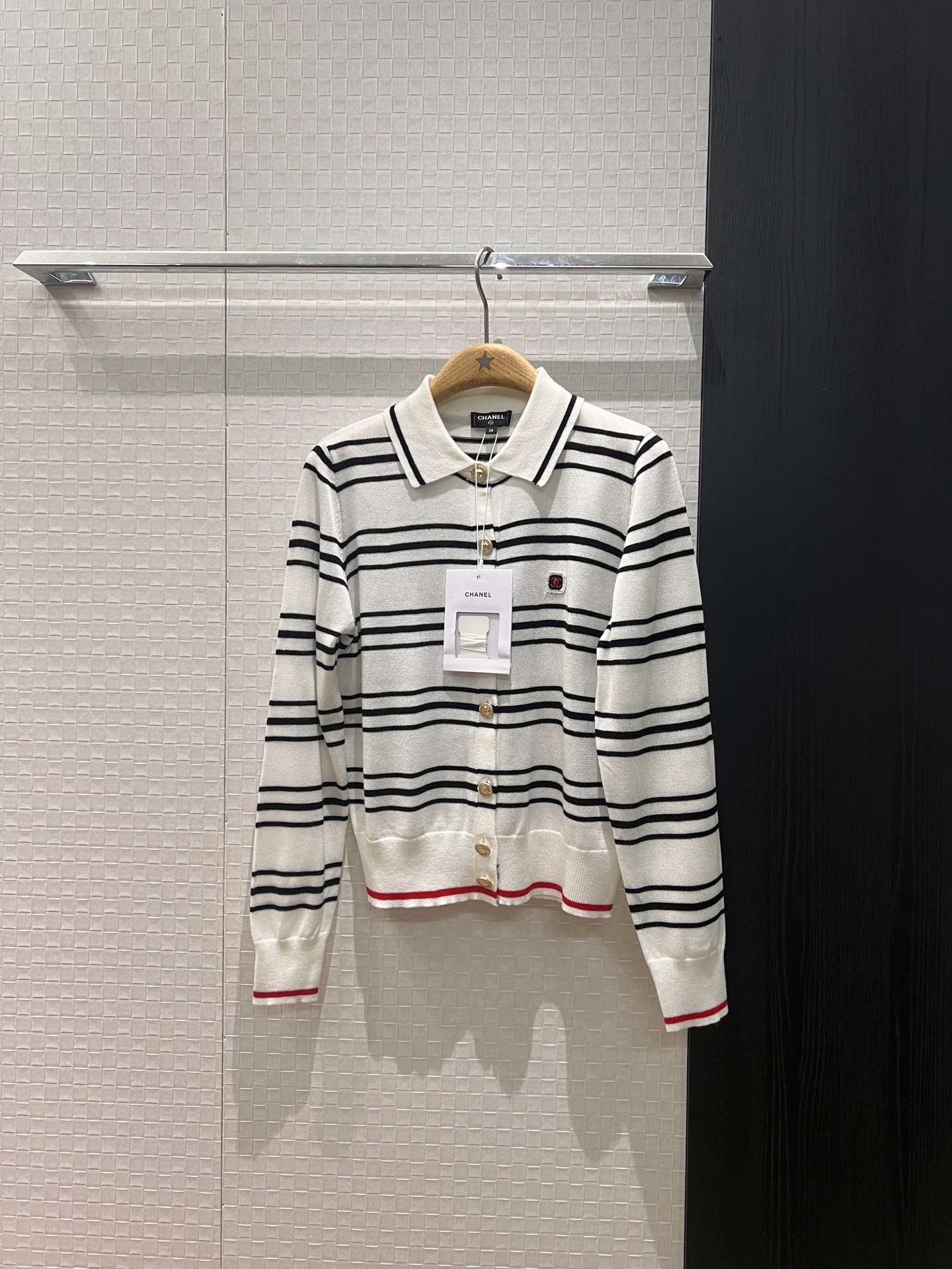 NO:664740,26C new color block striped lapel knitted cardigan jacket with double C sequin logo decoration on the chest, simple and casual, fashionable and versatile SML,,jackets & coats, 1986090926C新款拼色条纹翻领针织开衫外套胸前刺绣双C亮片徽标装饰 简单休闲 时尚百搭SML,,jackets & coats, ,Women's clothing