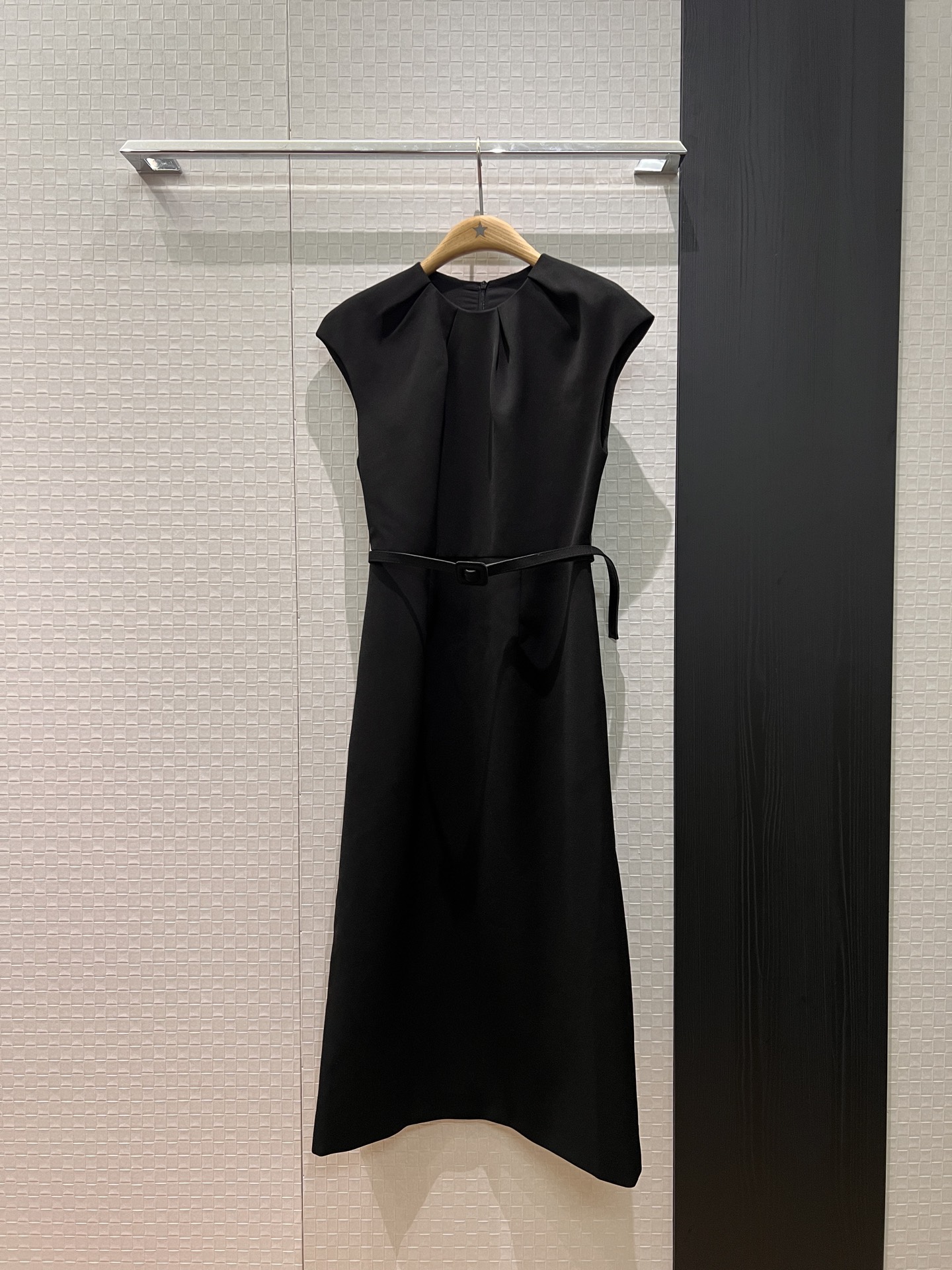 NO:665656,New recommendation for 26th early spring vacation French minimalist sleeveless dress Round neck pleated design delivery belt waist decoration Pockets on both sides Slim fit Elegant temperament black pink SML,,skirts, 19860909新款推荐26早春度假 法式极简无袖连衣裙 圆领褶皱设计配送腰带收腰装饰 两侧有口袋 修身显瘦 优雅气质黑色粉色 SML,,skirts, ,Women's clothing