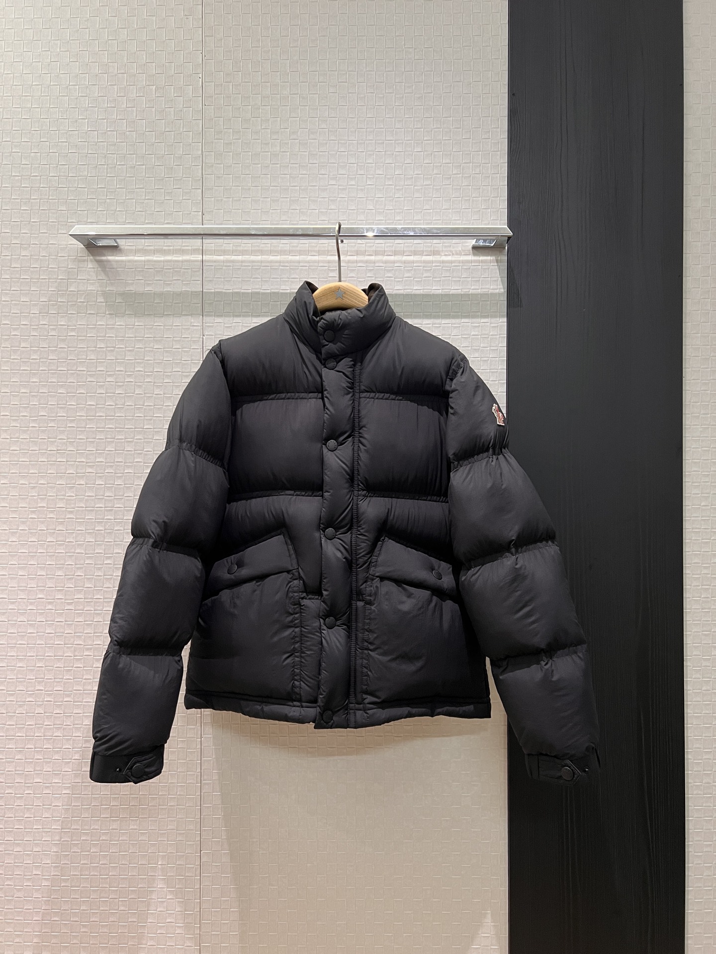 NO:665662,New model with dust bag, corduroy spliced ​​stand collar down jacket with velvet lining, embroidered logo armband decoration, loose and casual, 90 down, 10 down pocket flap 1-5,,Moncler,jackets & coats,down jacket, 19860909配防尘袋新款蒙口 灯芯绒拼接立领羽绒服外套内里加绒 刺绣logo袖标装饰 宽松休闲 90羽绒10羽绒口袋翻盖 1-5,,Moncler,jackets & coats,down jacket, ,Women's clothing