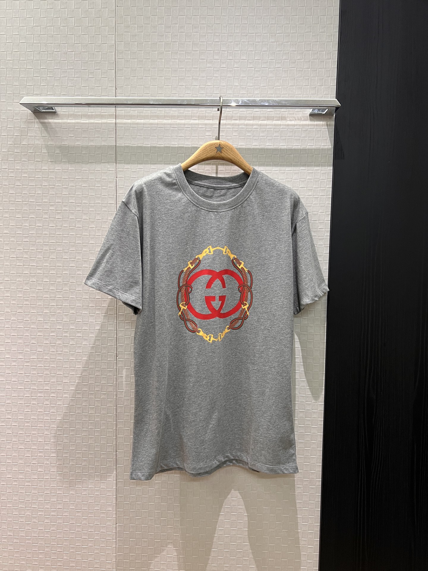 NO:665666,New double C horsebit belt printed T-shirt, fashionable and simple, casual and versatile, gray and white SML,, tees, t-shirt,  19860909新款双C马衔扣腰带印花T恤 时尚简单 休闲百搭灰色白色 SML,,tees，t-shirt, ,Women's clothing