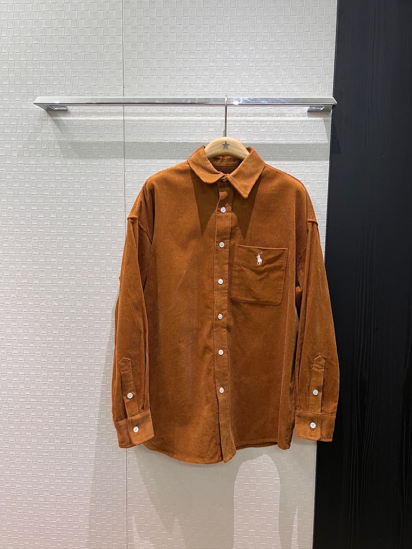 NO:666625,New RL Raff embroidered pony logo decorated pockets retro corduroy shirt loose and casual, fashionable and versatile, minimalist commuting burgundy orange SML,, 19860909新款RL拉夫 刺绣小马logo装饰口袋复古灯芯绒衬衣宽松休闲 时尚百搭 极简通勤酒红橘色 SML,, ,Women's clothing