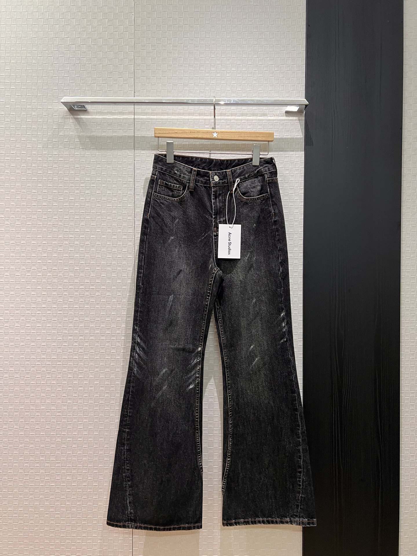 NO:667046,New style Acne splashed ink washed charcoal gray flared jeans with slim legs, fashionable items, versatile for age reduction 26-29,,acne studios,jeans, 19860909新款冲冲Acne泼墨洗水碳灰喇叭牛仔裤腿精修身 时髦单品 减龄百搭26-29,,acne studios,jeans, ,Women's clothing