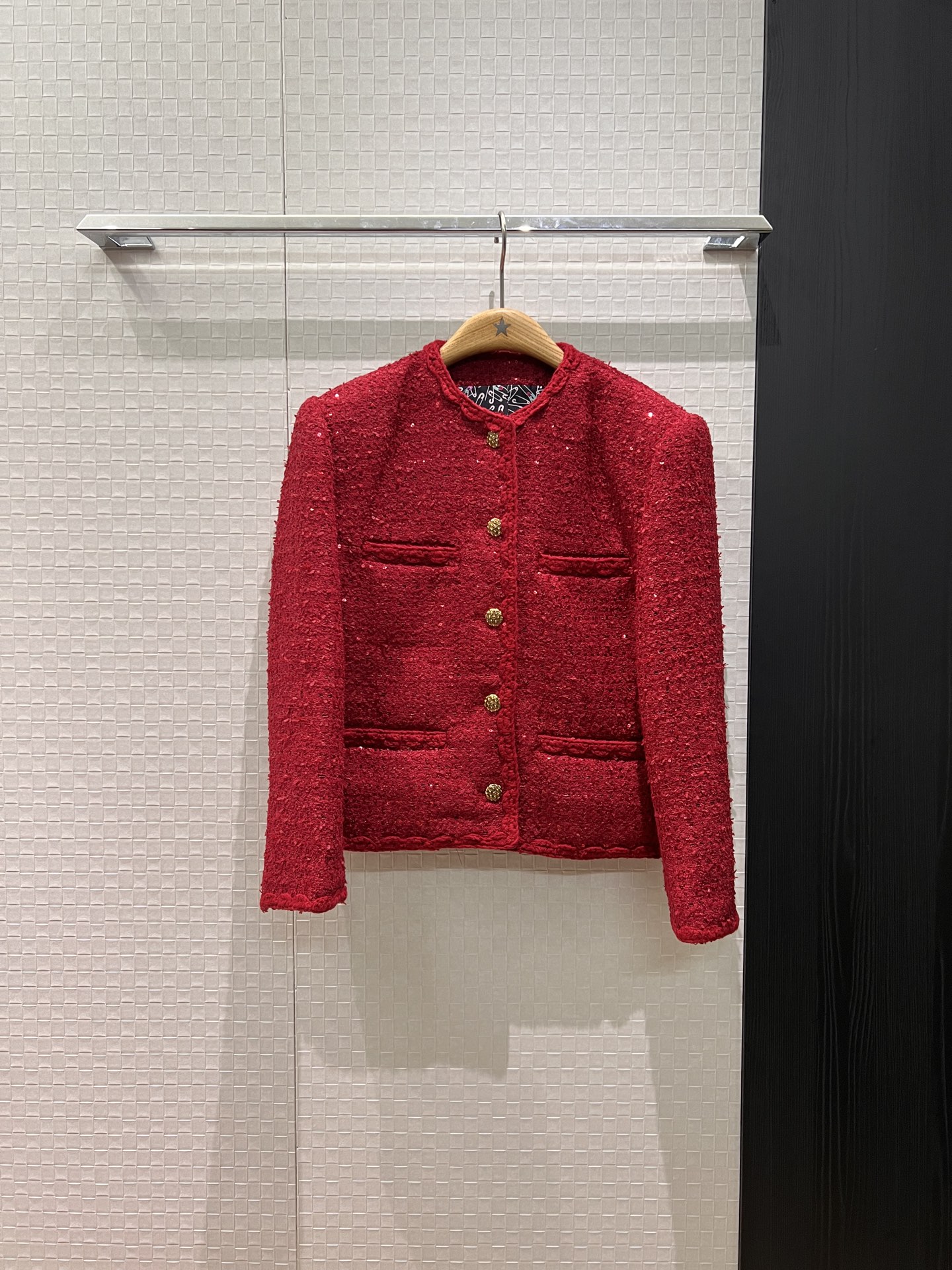 NO:683318,New New Year's red round neck tweed jacket with wool crochet decorative edge. Slim and slim. Double C pin lining. Elegant for ladies. Versatile temperament. Must-have for age reduction. SML, jackets & coats,19860909新款新年正红圆领粗花呢外套 毛线钩花装饰边 修身显瘦 双C回针内衬名媛优雅 气质百搭 减龄必备SML,,jackets & coats,,Women's clothing