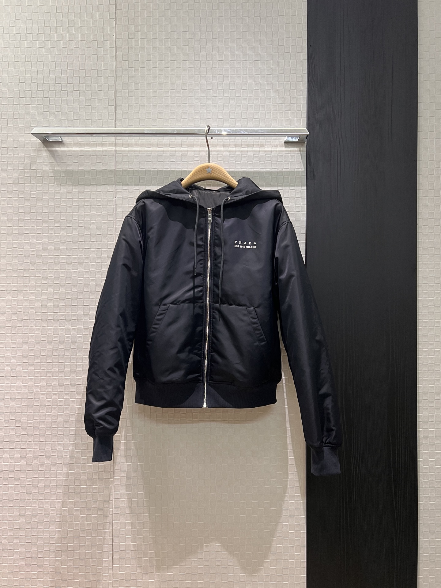 NO:685627,New Yang Mi's same style, simple hooded jacket, cotton coat, non-detachable hood, three-dimensional silicone logo letters on the chest, cuffs and hem, ribbed waist, light and casual, loose and versatile, essential for age reduction S-XL,,jackets & coats,jackets & coats,hats,19860909新款杨幂同款 简约连帽夹克棉衣外套 帽子不可拆卸 胸前立体硅胶logo字母装饰袖口下摆罗纹收腰 轻薄休闲 宽松百搭减龄必备 S-XL,,jackets & coats,jackets & coats,hats,,Women's clothing