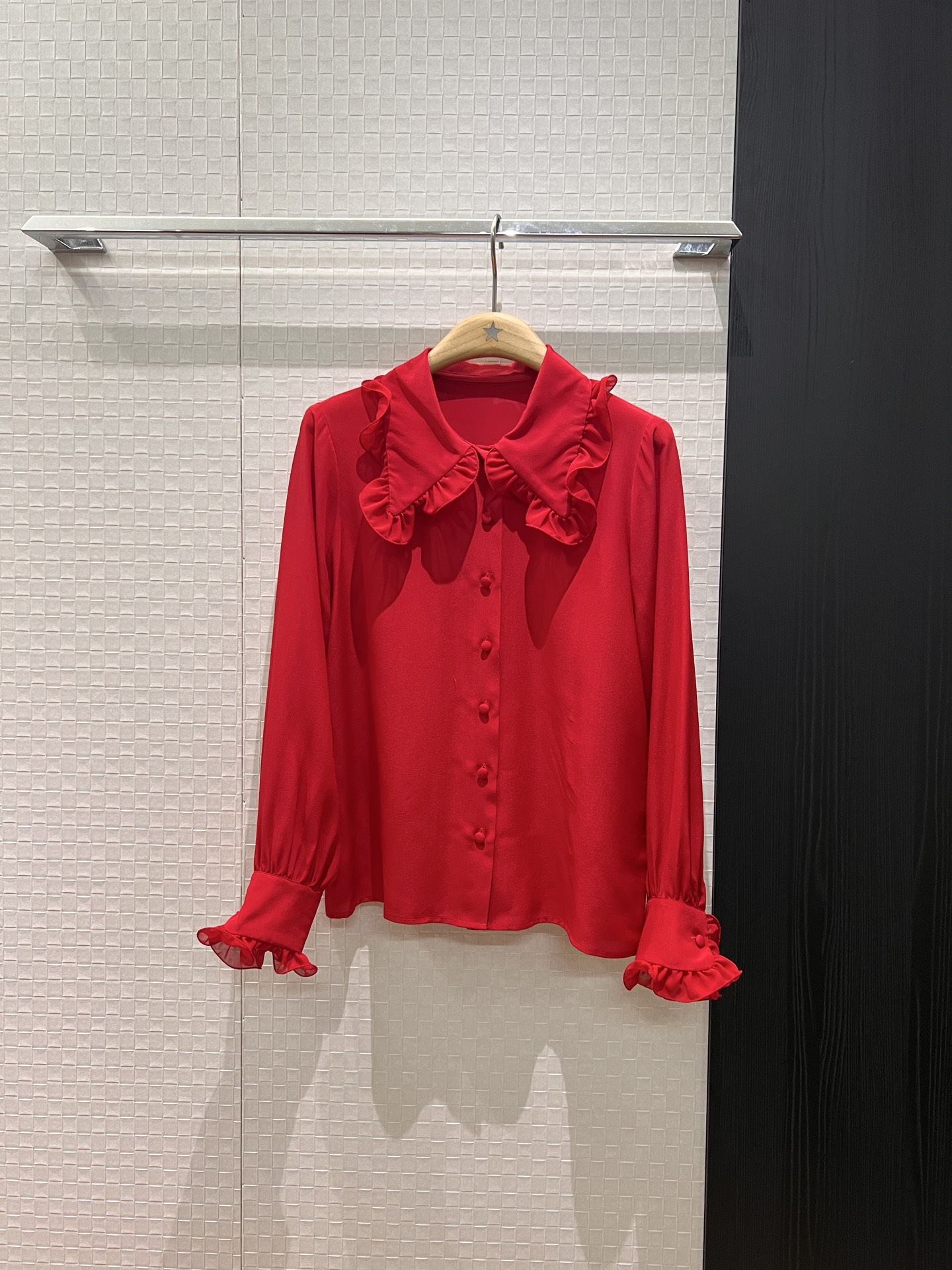 NO:685648,Early spring new style fungus lace big lapel silk shirt 03 thickened silk crepe de chine silk covered buttons cuff lace splicing single wear jacket versatile for commuting red nude pink white S-XL,,jackets & coats,real silk,19860909早春新款木耳花边大翻领真丝衬衣03加厚真丝双绉 真丝包扣 袖口花边拼接单穿搭外套 通勤百搭 正红裸粉白色 S-XL,,jackets & coats,real silk,,Women's clothing