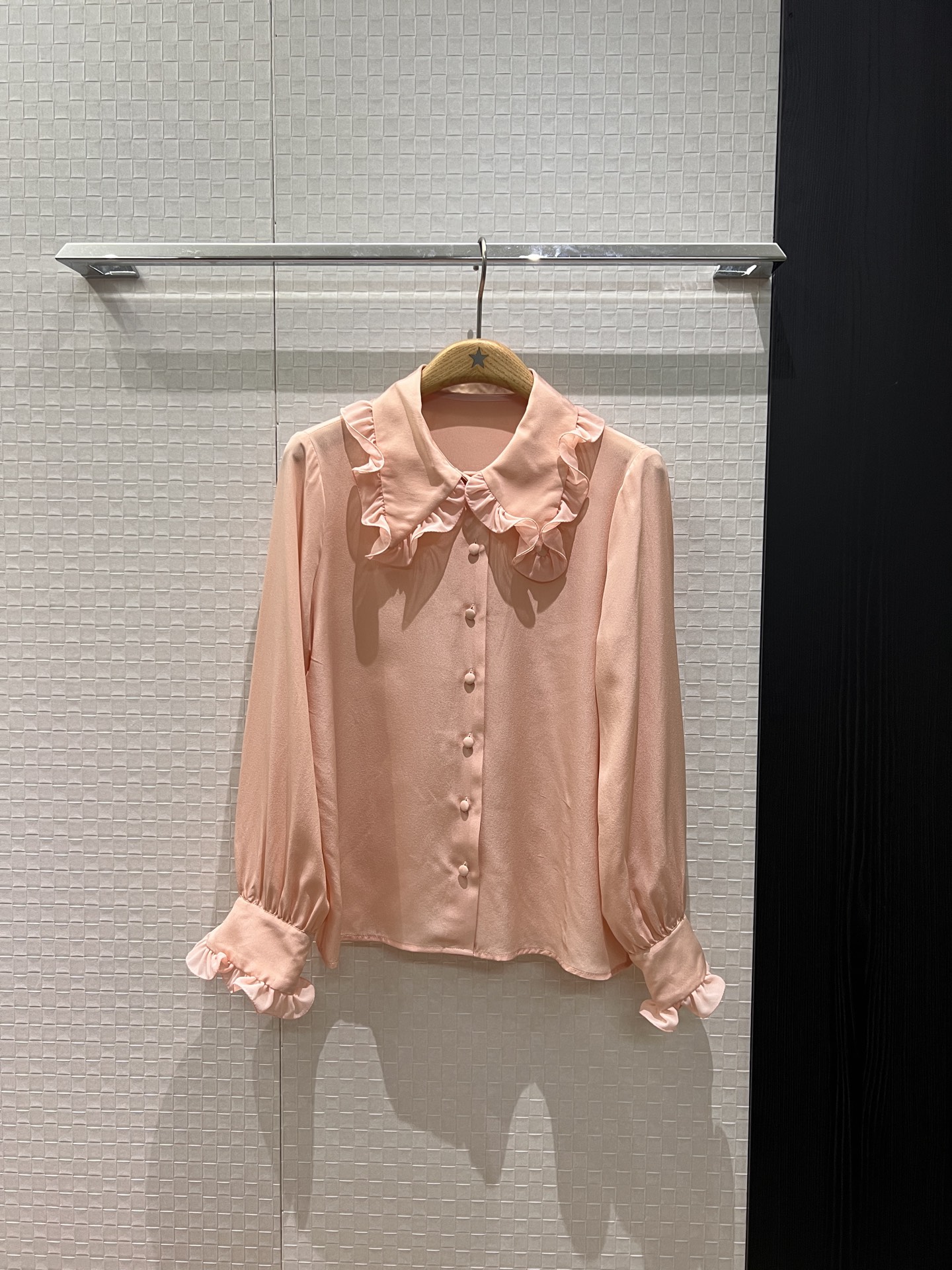 NO:685649,Early spring new style fungus lace big lapel silk shirt 03 thickened silk crepe de chine silk covered buttons cuff lace splicing single wear jacket versatile for commuting red nude pink white S-XL,,jackets & coats,real silk,19860909早春新款木耳花边大翻领真丝衬衣03加厚真丝双绉 真丝包扣 袖口花边拼接单穿搭外套 通勤百搭 正红裸粉白色 S-XL,,jackets & coats,real silk,,Women's clothing