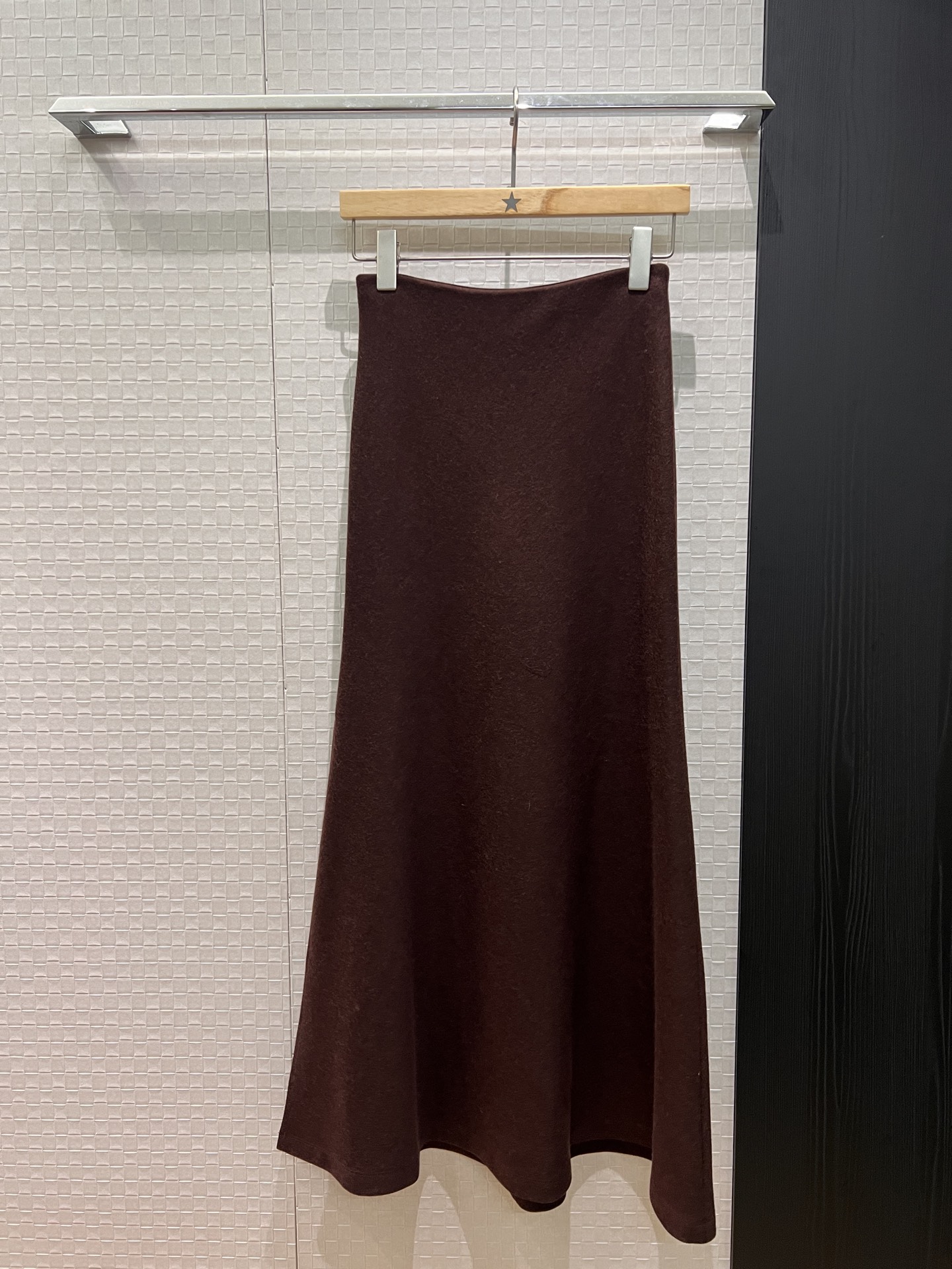 NO:685665,New minimalist elastic waist woolen fishtail skirt♀Asymmetrical unilateral slit, elegant temperament, simple and versatile, black coffee color SML,,skirts,19860909新款极简松紧腰毛羊呢鱼尾半裙♀不对称单边开叉 优雅气质 简约百搭黑色咖色 SML,,skirts,,Women's clothing