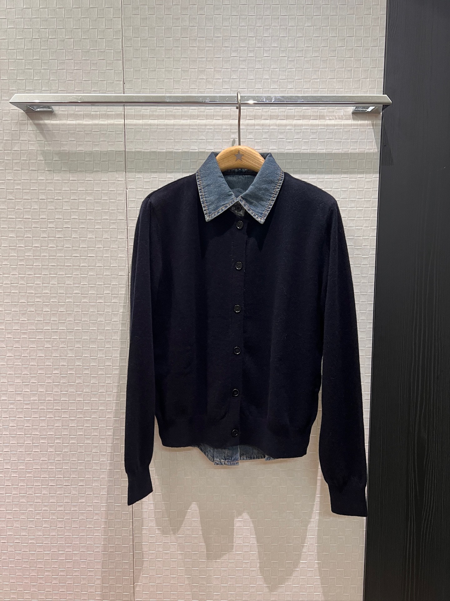 NO:686242,New knitted splicing denim fake two-piece design. Cardigan jacket is casual and reduces age. Lazy and fashionable. Versatile and not picky. Black and gray. ML two sizes,,jackets & coats,19860909新款针织拼接牛仔假两件设计 开衫外套休闲减龄 慵懒时尚 百搭不挑人黑色灰色 ML两码,,jackets & coats,,Women's clothing