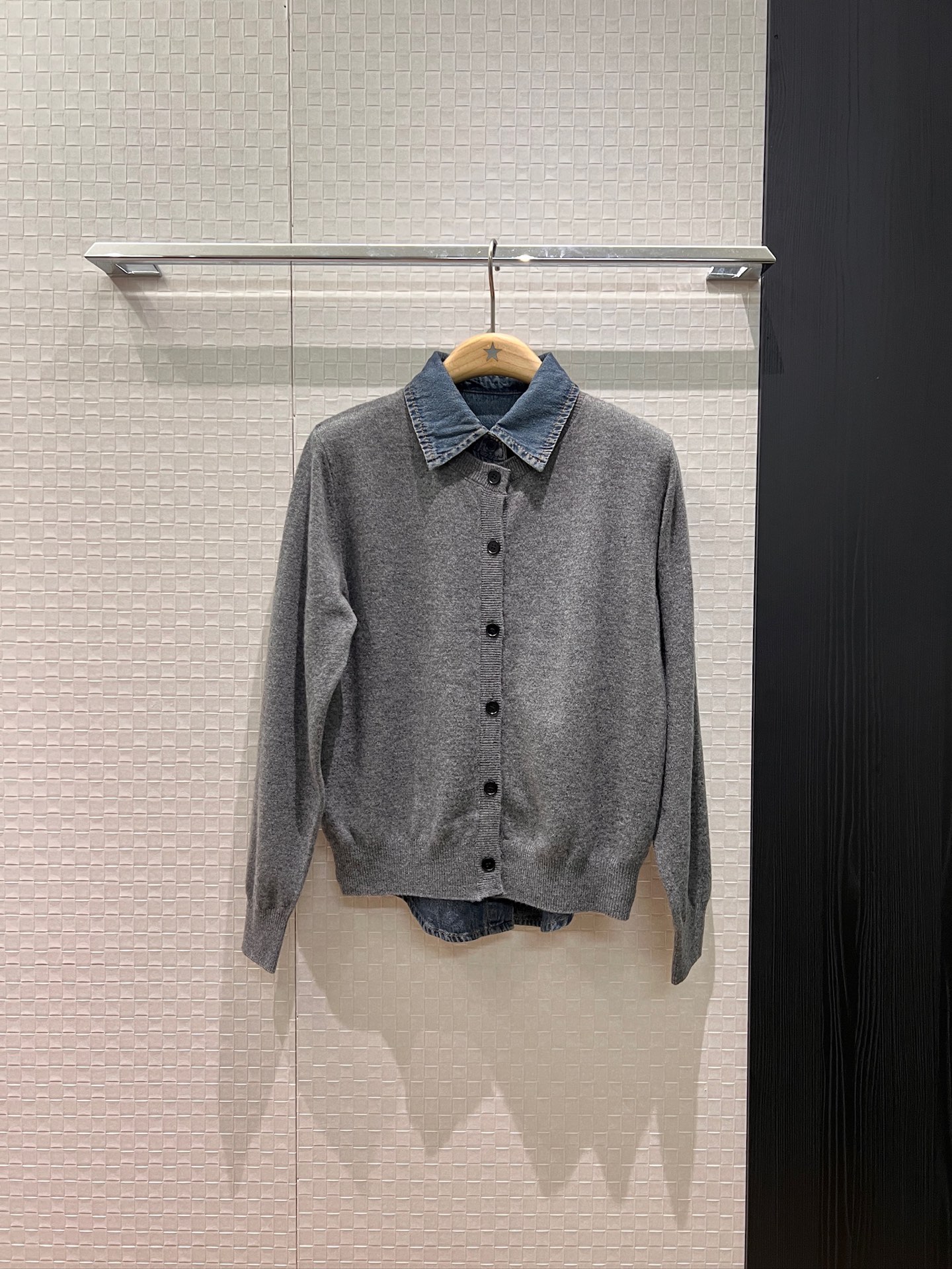 NO:686257,New knitted splicing denim fake two-piece design. Cardigan jacket is casual and reduces age. Lazy and fashionable. Versatile and not picky. Black and gray. ML two sizes,,jackets & coats,19860909新款针织拼接牛仔假两件设计 开衫外套休闲减龄 慵懒时尚 百搭不挑人黑色灰色 ML两码,,jackets & coats,,Women's clothing