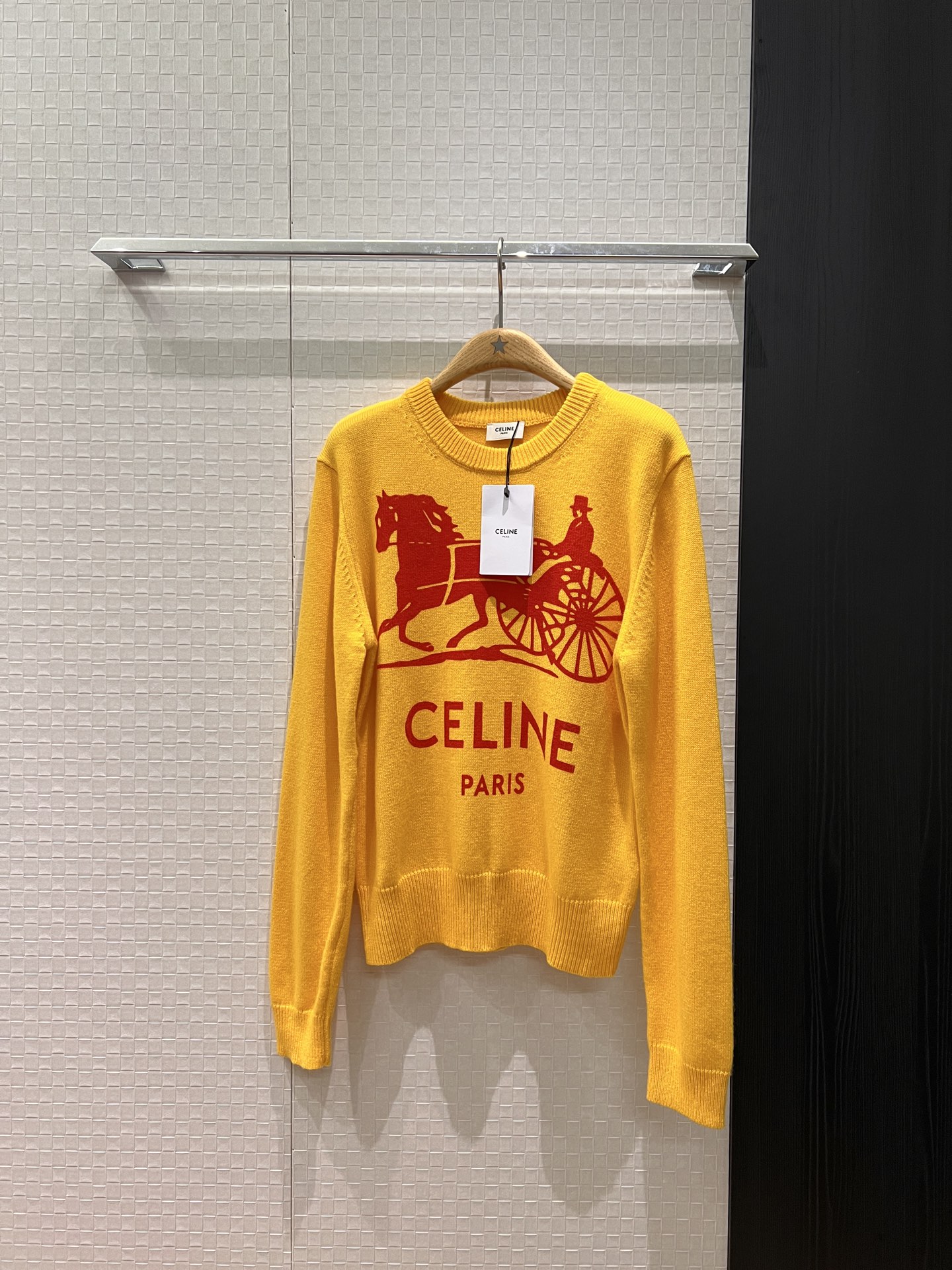 NO:686572,New show style for early spring, classic carriage print round neck knitted top, casual and versatile, fashion must-have SML,,19860909早春新款秀款 经典马车印花圆领针织上衣休闲百搭 时尚必备SML,,,Women's clothing