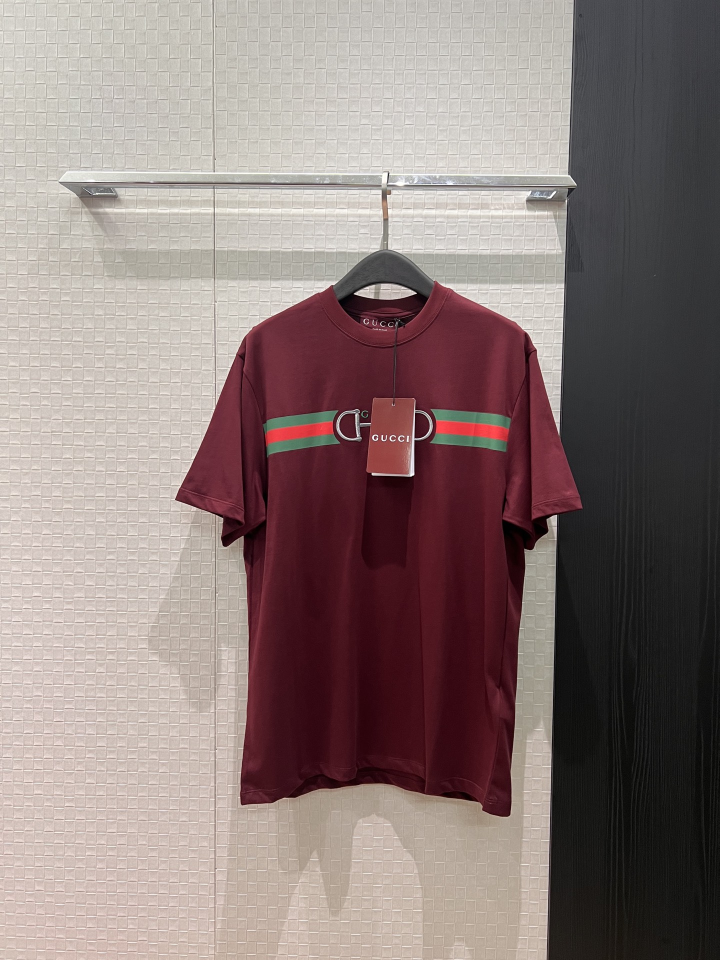 NO:687191,New classic red and green belt print, horsebit embroidered T-shirt, loose burgundy, fashionable and casual, can be worn by men and women, SML, tees, t-shirt,19860909新款经典红绿腰带印花 马衔扣刺绣T恤宽松酒红色 时尚休闲 男女可穿 SML,,tees，t-shirt,,Women's clothing