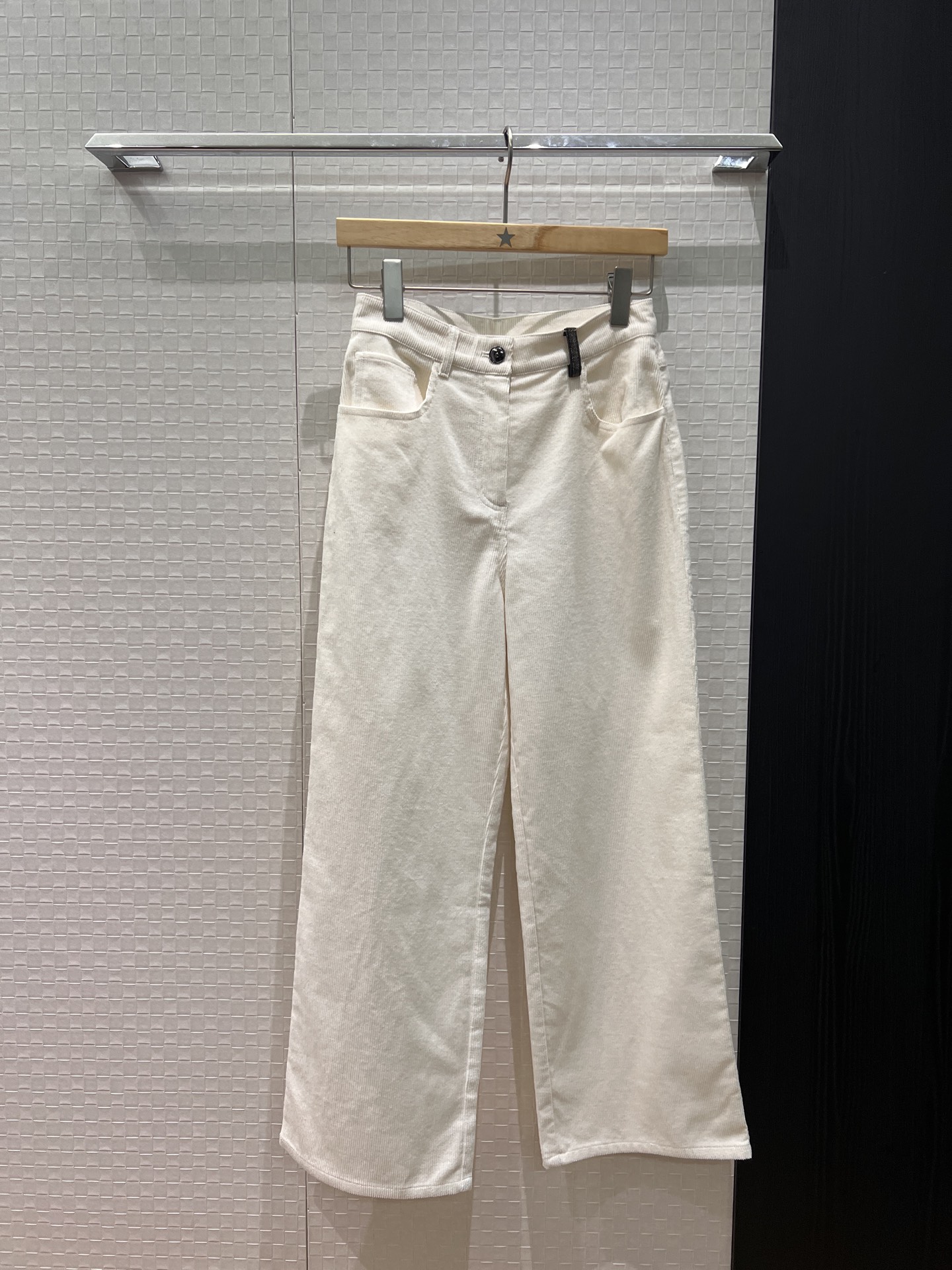 NO:687174,New BC single-layer corduroy straight pants, casual wide-leg pants with bead chain earrings logo, fashionable and versatile, simple slim fit, brown white SML,,19860909新款BC单层灯芯绒直筒裤 休闲阔腿裤珠链耳仔标志 时尚百搭 简单修身咖色白色 SML,,,Women's clothing