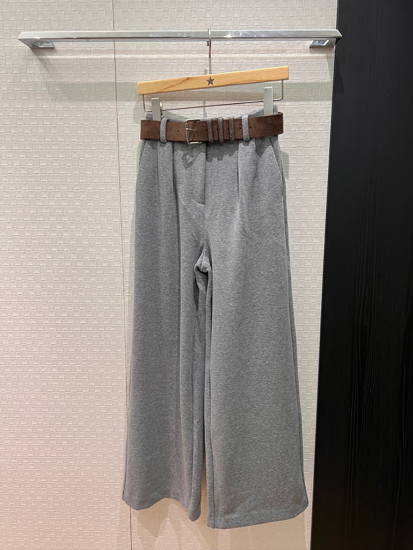NO:693774,BC new bead chain suede belt decoration, thickened knitted fabric, minimalist wide-leg pants, casual pants, lazy and loose, slim and versatile, gray and white SML,,chamois leather,19860909BC新款珠链麂皮绒腰带装饰 加厚针织面料极简阔腿裤休闲裤慵懒宽松 显瘦百搭灰色白色 SML,,chamois leather,,Women's clothing