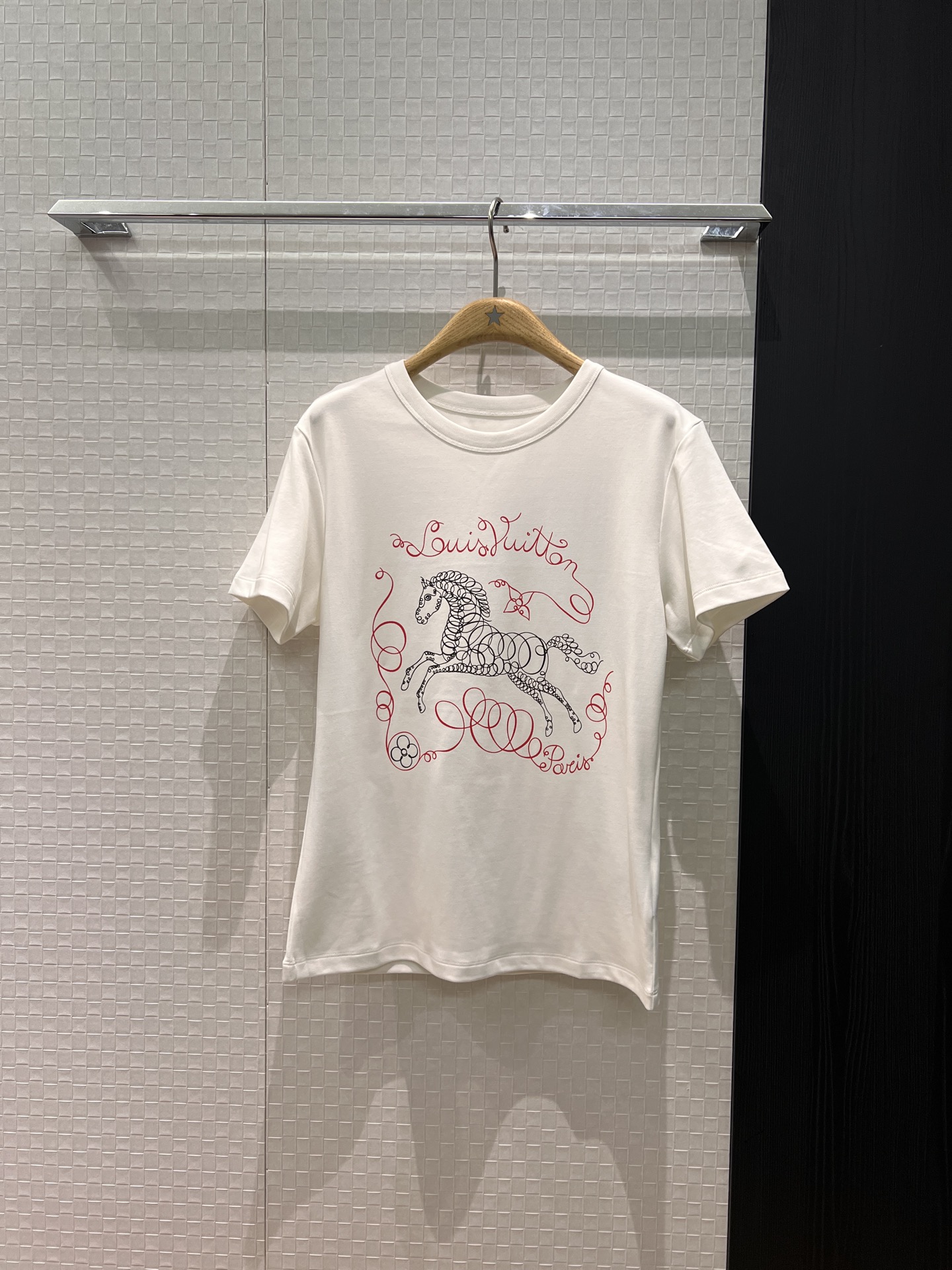 NO:695573,New Year of the Horse limited edition line pony T-shirt, casual and versatile SML,,tees,t-shirt,19860909新款马年限定 线条小马T恤休闲百搭 SML,,tees，t-shirt,,Women's clothing
