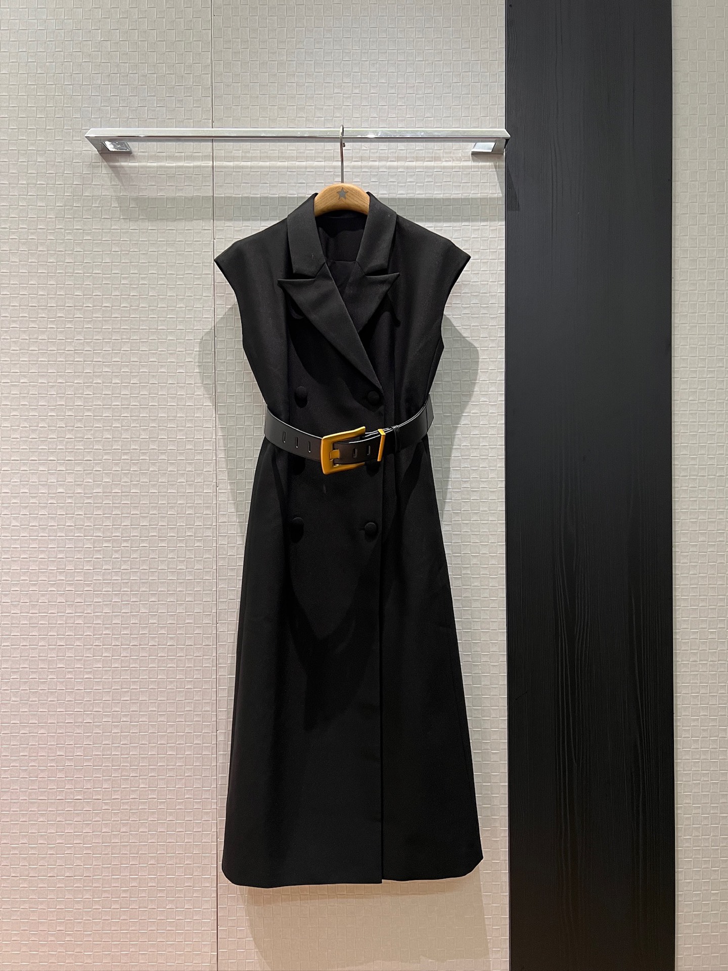 NO:695559,New style rush suit collar, double-breasted drop shoulder design, waistcoat vest dress, long skirt with wide belt, waistband decoration, slim fit, elegant temperament, pockets on both sides for neat commuting, black khaki S-XL,,skirts,business suit,19860909新款冲冲西装领双排扣落肩设计 坎肩马甲连衣裙 长裙配送宽腰带 束腰装饰 修身显瘦 气质优雅 两侧有口袋通勤利落 黑色卡其 S-XL,,skirts,business suit,,Women's clothing