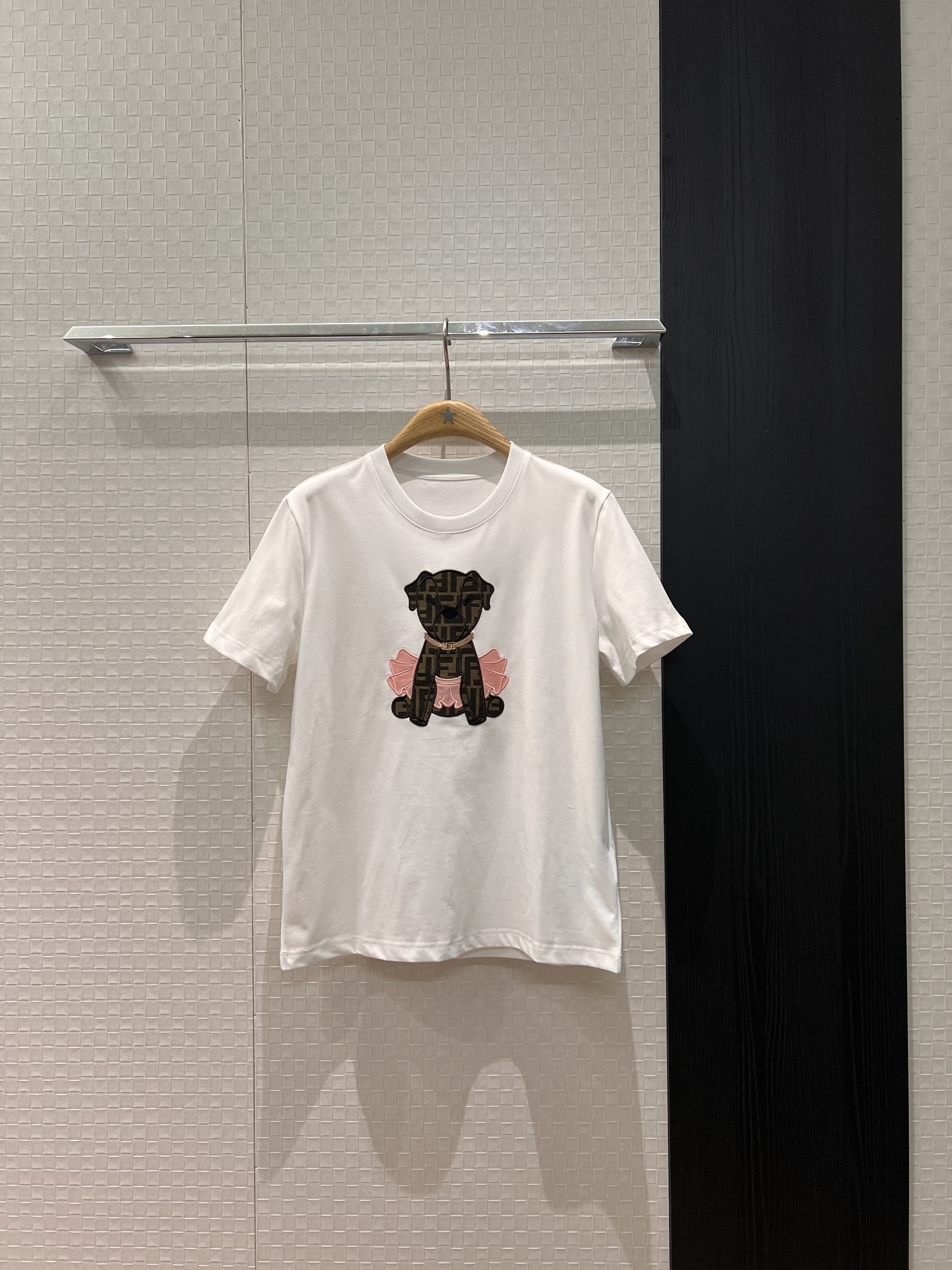 NO:696359,New double F jacquard embroidery Cute dog T-shirt wearing a skirt is a must-have for age reduction, sweet and versatile SML,,skirts,tees,t-shirt,19860909新款双F提花刺绣 穿裙子的可爱狗狗T恤减龄必备 甜美百搭 SML,,skirts,tees，t-shirt,,Women's clothing