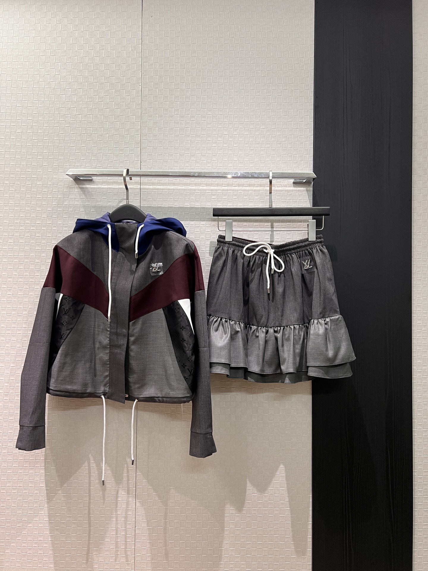 NO:708414,Jacket, skirt, new style, same style as Liu Yifei, presbyopic contrast color splicing, hooded wool short coat, elastic waist, lotus lace, cake skirt, hem drawstring design, jacquard lining, skirt shorts design, casual, sweet and cool, age-reducing and versatile S-XL,,skirts,shorts,jackets & coats,hats,19860909外套 半裙新款刘亦菲同款 老花撞色拼接连帽羊毛短款外套松紧腰荷花边蛋糕半裙下摆抽绳设计 提花内衬 半裙短裤设计 休闲甜酷 减龄百搭S-XL,,skirts,shorts,jackets & coats,hats,,Women's clothing