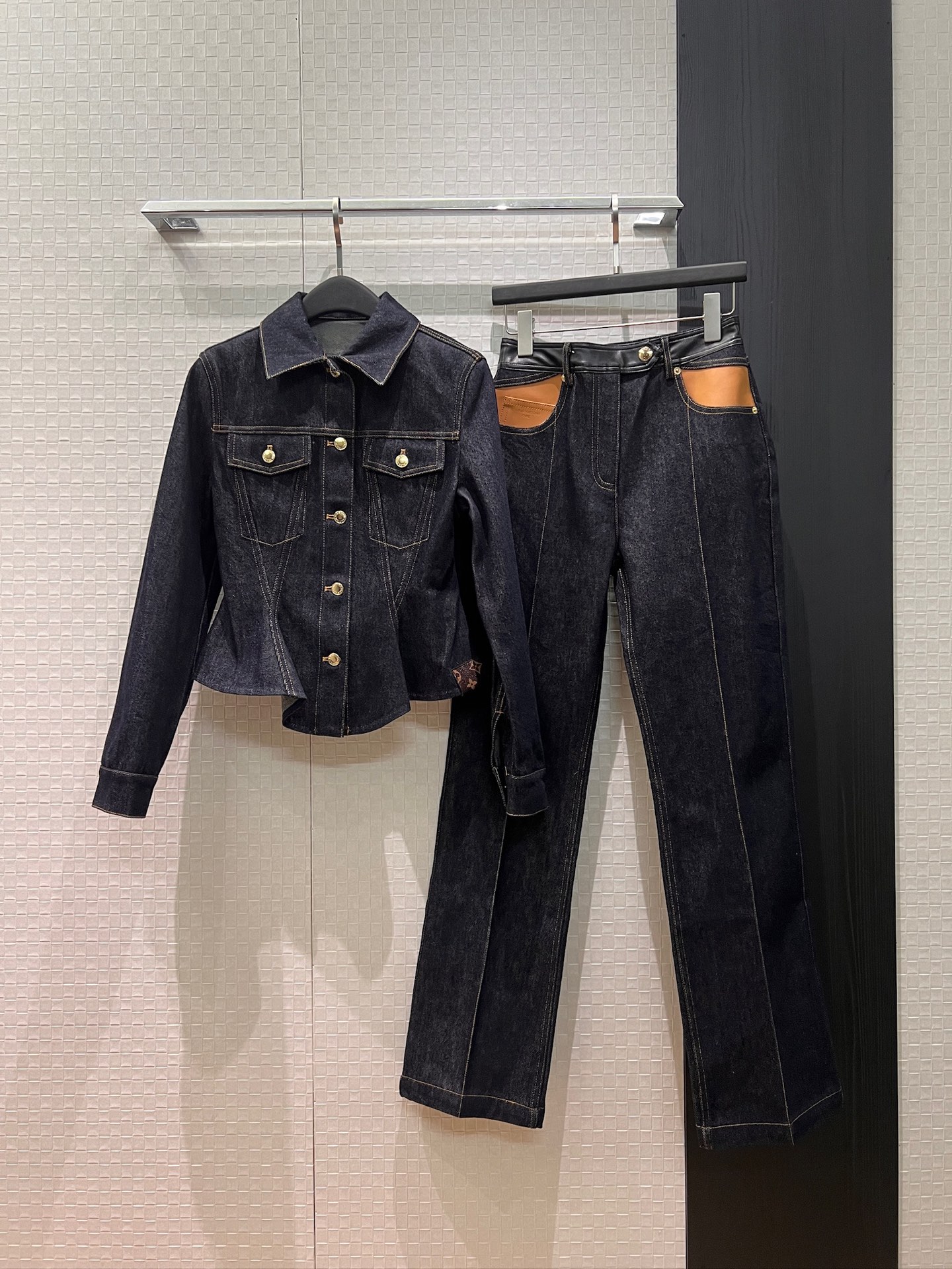 NO:708726,Jacket, pants, new model, same style as Liu Yifei, ruffled waisted denim jacket, waistline, leather straight jeans, three-dimensional tailoring, irregular ruffled hem, slim and versatile S-XL,,jeans,jackets & coats,19860909外套 裤子新款刘亦菲同款 荷叶边收腰牛仔外套腰围拼皮直筒牛仔裤立体剪裁 不规则荷叶下摆 显瘦百搭 S-XL,,jeans,jackets & coats,,Women's clothing