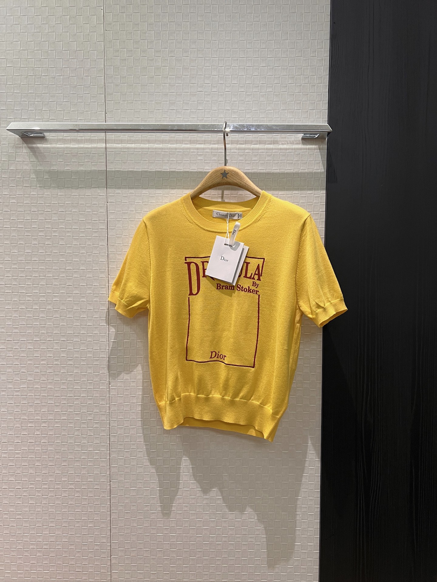 NO:708725,New early spring series square frame embroidered letter logo printed knitted short-sleeved top full of vitality simple and versatile SML, T-shirt,19860909新款早春系列 方框刺绣字母logo印花针织短袖上衣元气满满 简单百搭 SML,,T-shirt,,Women's clothing