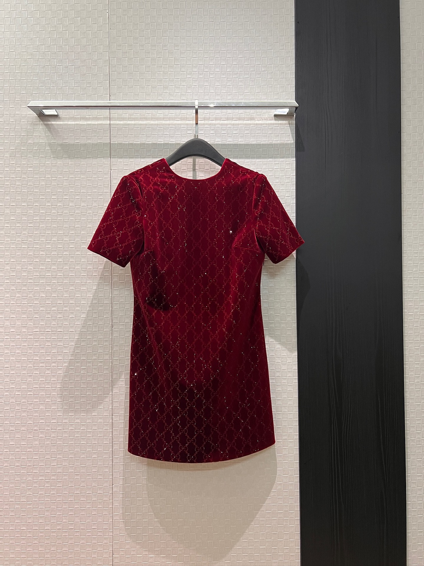 NO:709104,New Year's Must-Have 26 New Heavy Industry Double G Hot Diamond Velvet Backless Short Sleeve Dress Simple and Slim, Deep V Backless Elegant Temperament Low-key Luxury Imported Hot Diamonds Will Not Fall Off S-XL, Skirts, T-shirt,19860909新年必备 26新款重工双G烫钻丝绒露背 短袖连衣裙简约修身 后背深V露背优雅气质 低调奢华 进口烫钻不易掉 S-XL,,skirts,T-shirt,,Women's clothing