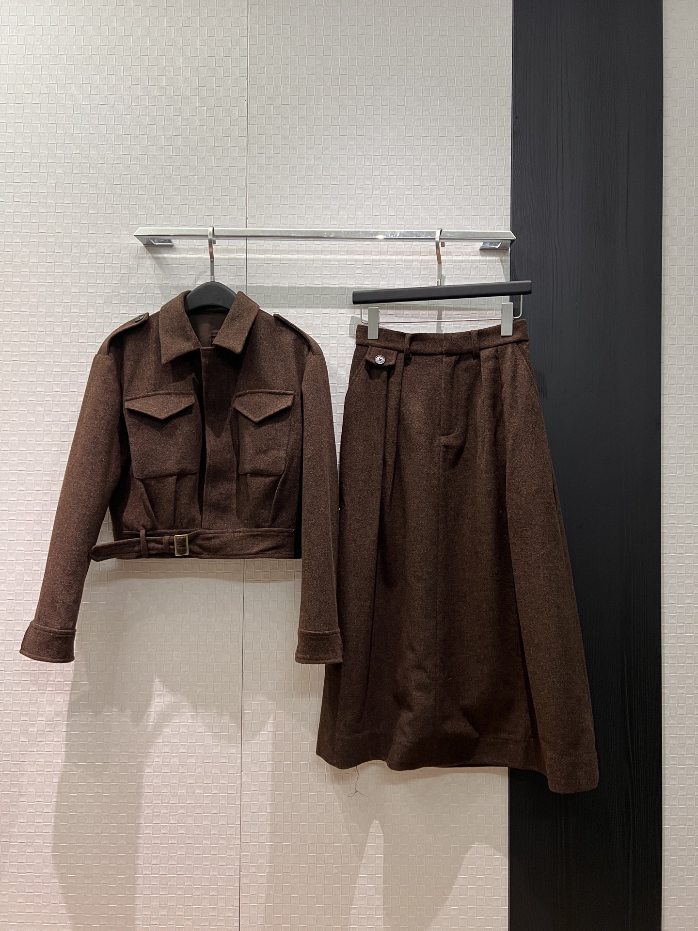 NO:709410,Jacket, skirt, new style, Zeng Li, same style as Taixing, RL epaulette belt design, short wool coat, woolen woolen long skirt, with pockets, fashionable and capable, neat commuting temperament, versatile SML,,skirts,jackets & coats,19860909外套 半裙新款曾黎 泰星同款 RL肩章系腰带设计短款羊毛外套羊毛呢长款半裙 有口袋 时尚干练 利落通勤气质百搭 SML,,skirts,jackets & coats,,Women's clothing