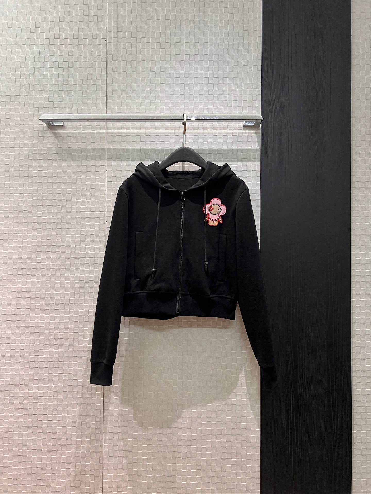 NO:712792,26 Early spring embroidered sunflower badge patch hooded short sweatshirt jacket, cute and casual, simple and versatile black and white S-XL,,hoodie,sweatshirts,jackets & coats,hats,1986090926早春刺绣太阳花徽章贴布连帽短款卫衣外套可爱休闲 简单百搭黑色白色 S-XL,,hoodie,sweatshirts,jackets & coats,hats,,Women's clothing