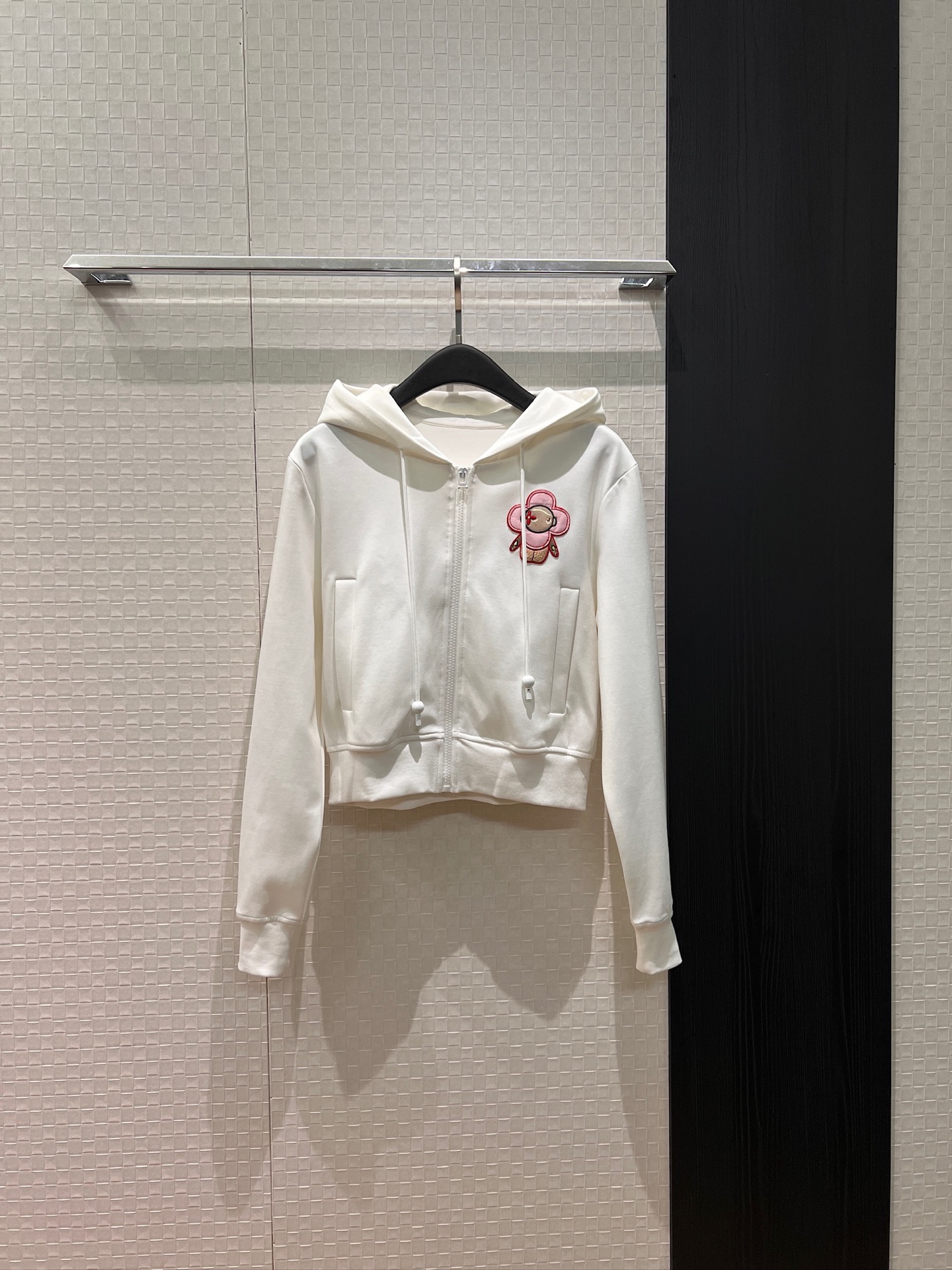 NO:712815,26 Early spring embroidered sunflower badge patch hooded short sweatshirt jacket, cute and casual, simple and versatile black and white S-XL,,hoodie,sweatshirts,jackets & coats,hats,1986090926早春刺绣太阳花徽章贴布连帽短款卫衣外套可爱休闲 简单百搭黑色白色 S-XL,,hoodie,sweatshirts,jackets & coats,hats,,Women's clothing