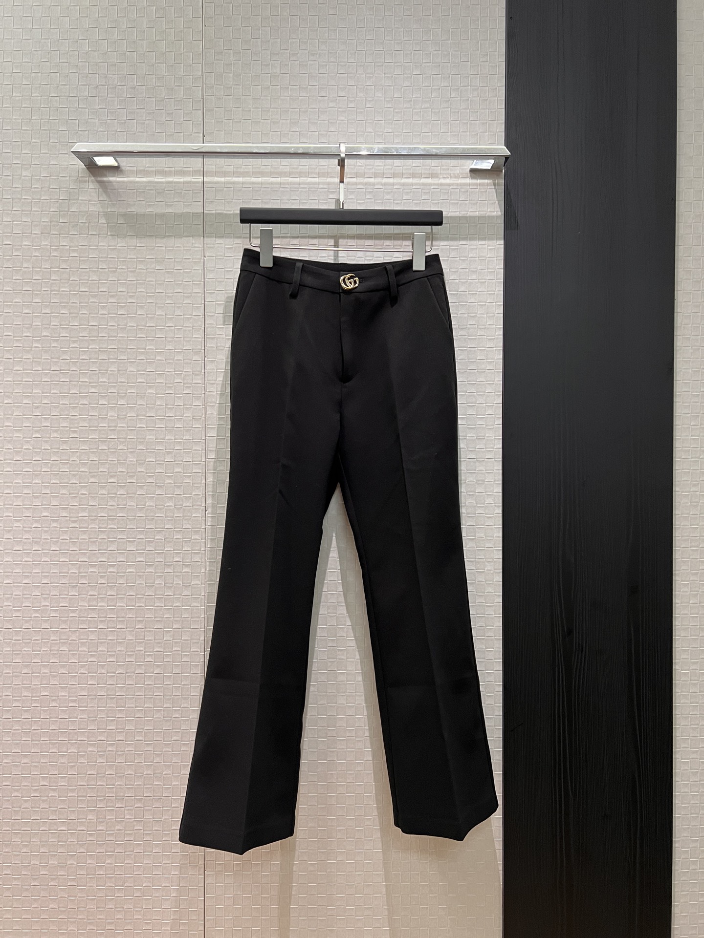 NO:717533,New double G buckle decoration, minimalist casual trousers, simple and neat, versatile for commuting. Pair with the same short or long coat, black and red. S-XL,,jackets & coats,19860909新款双G扣装饰 极简休闲西裤简约利落 通勤百搭 搭同款短外套或长外套黑色红色 S-XL,,jackets & coats,,Women's clothing