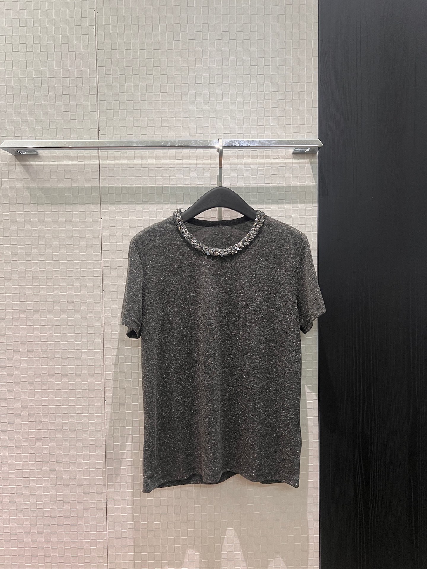 NO:717218,The new sequined woven collar linen cotton T-shirt is simple and exquisite, versatile for all ages. SML,,tees,t-shirt,19860909新款亮片编织领麻棉T恤简约精致 减龄百搭 SML,,tees，t-shirt,,Women's clothing