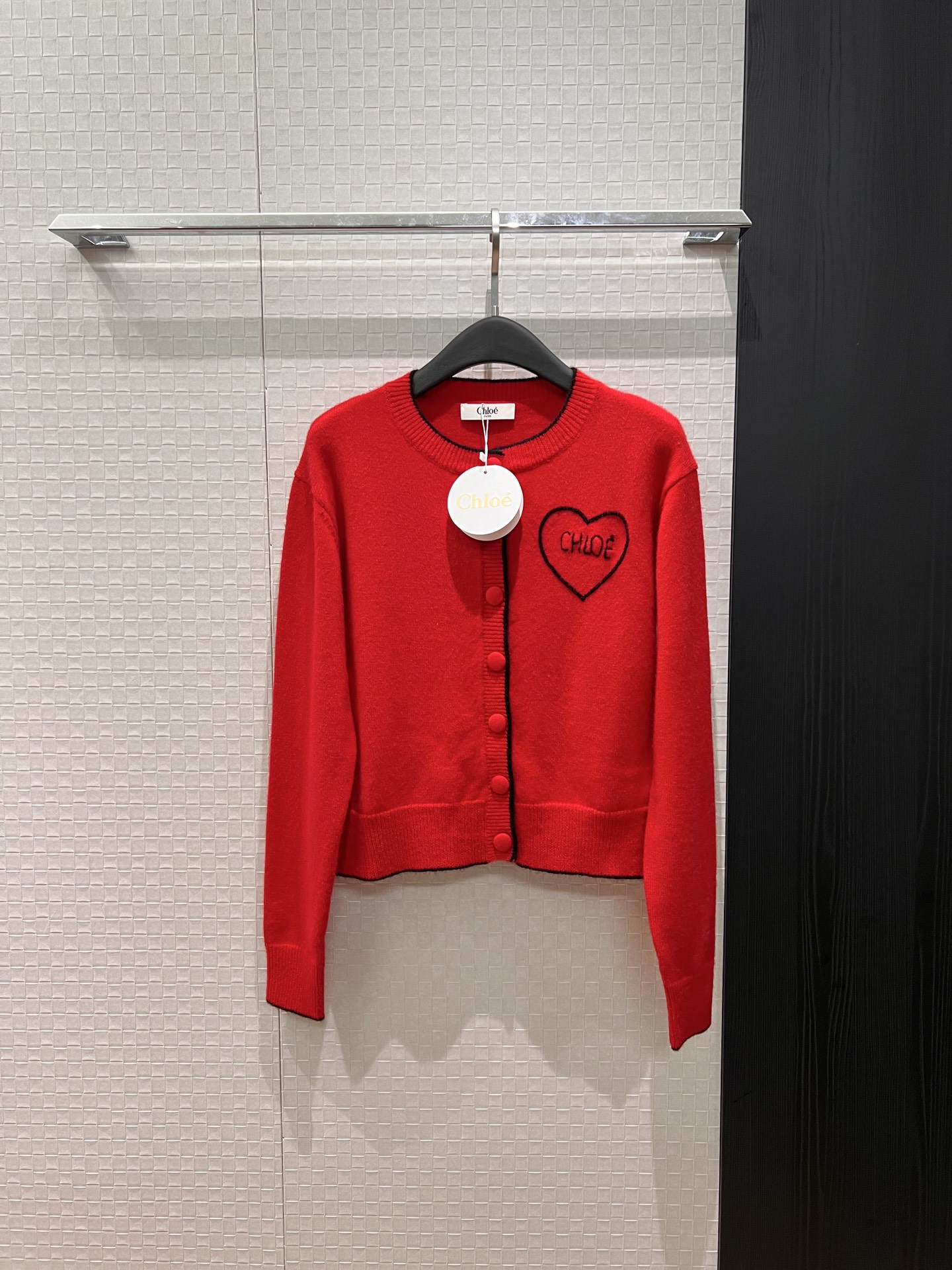 NO:729321,The new style of Li Jiaxin and Sun Meilin, early spring, Valentine's Day limited embroidered love logo letters knitted cardigan jacket, simple and casual, refreshing and versatile, gray red SML,,jackets & coats,19860909新款李嘉鑫 孙美林同款 早春 情人节限定刺绣爱心logo字母针织开衫外套简单休闲 清爽百搭 灰色红色 SML,,jackets & coats,,Women's clothing