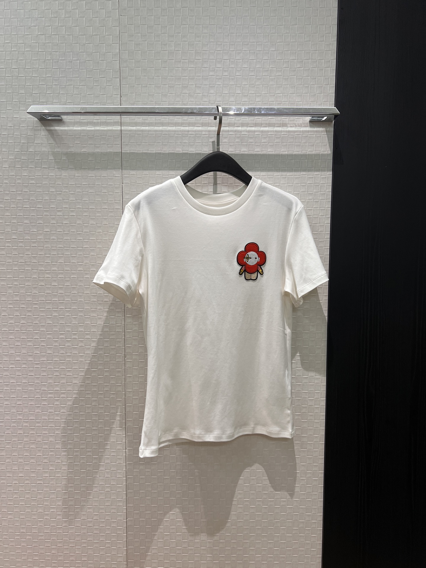 NO:731822,26 early spring embroidered patch sunflower badge T-shirt cute and casual, simple and versatile black and white SML,,tees,t-shirt,1986090926早春刺绣贴布太阳花徽章T恤可爱休闲 简单百搭黑色白色 SML,,tees，t-shirt,,Women's clothing