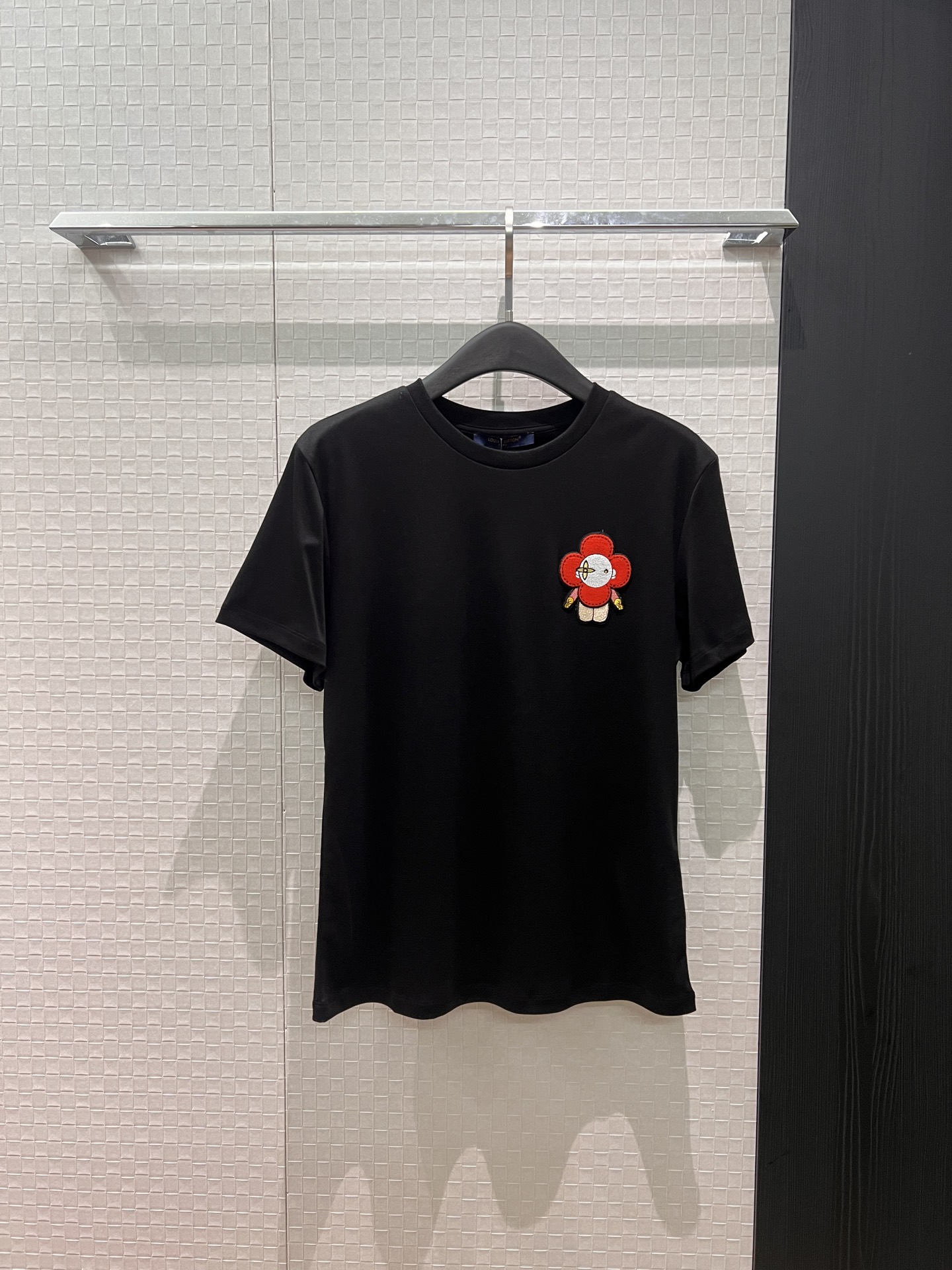 NO:731830,26 early spring embroidered patch sunflower badge T-shirt cute and casual, simple and versatile black and white SML,,tees,t-shirt,1986090926早春刺绣贴布太阳花徽章T恤可爱休闲 简单百搭黑色白色 SML,,tees，t-shirt,,Women's clothing