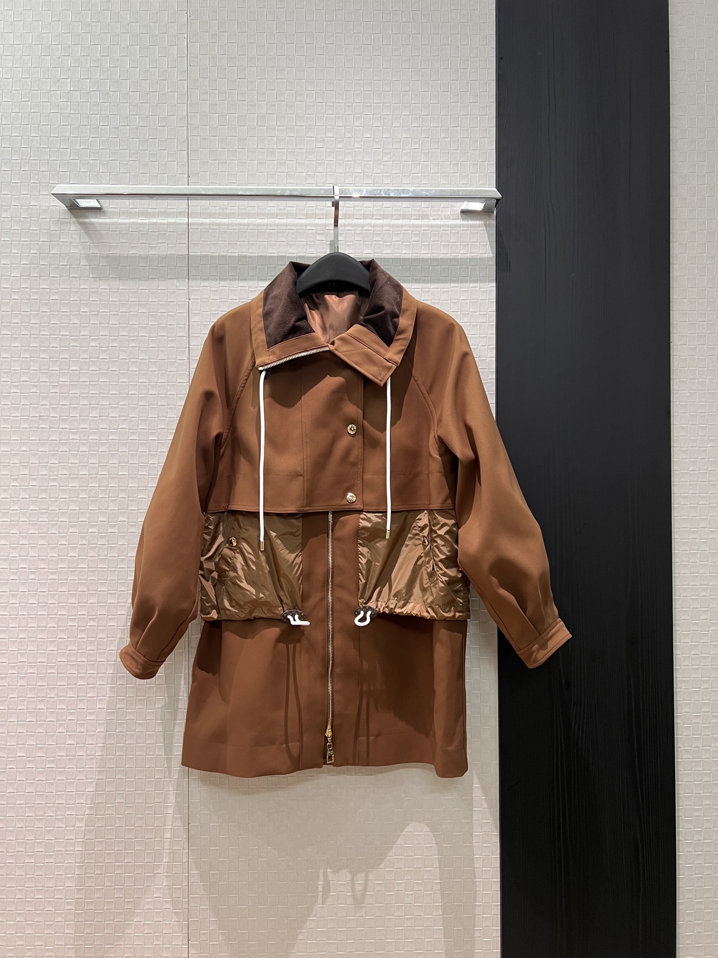 NO:732556,New collar splicing corduroy Fake two-piece design deconstructed splicing mid-length coat hardware accessories mold opening Drawstring waist Loose and casual S-XL,,jackets & coats,19860909新款衣领拼接灯芯绒 假两件设计解构拼接中长款外套五金配件开模 抽绳收腰 宽松休闲S-XL,,jackets & coats,,Women's clothing