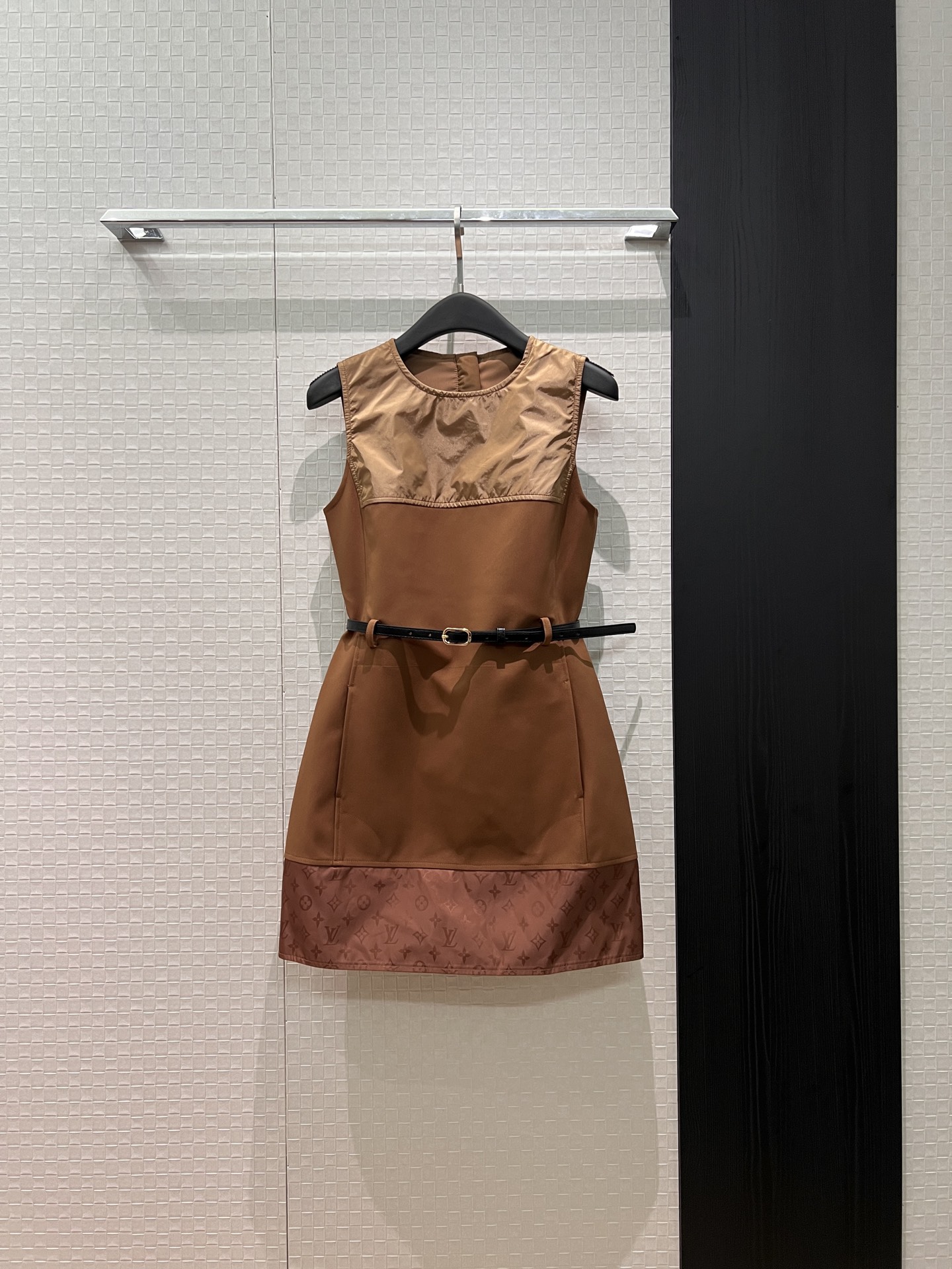 NO:732548,New style of splicing and contrasting color design, round neck sleeveless vest dress with belt, waist slimming, pockets on both sides, elegant and age-reducing S-XL,,skirts,19860909新款拼接撞色设计圆领无袖背心连衣裙配送腰带 收腰显瘦 两侧有口袋气质减龄 S-XL,,skirts,,Women's clothing