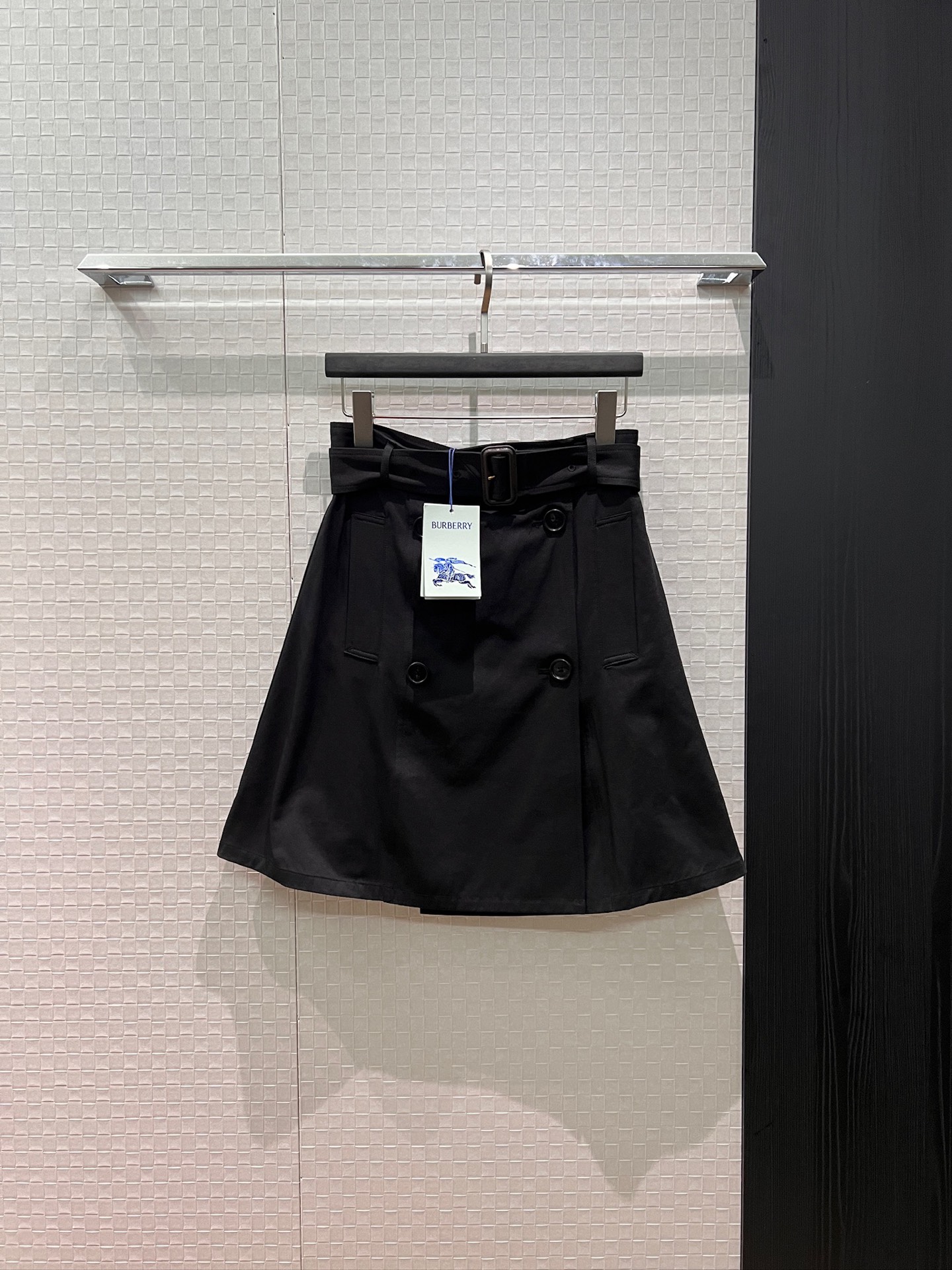 NO:735418,The new style of Chong Chong Ren Min, with belt decoration, double-breasted A-line skirt with pockets on both sides, simple and casual, versatile vacation style to reduce age, black khaki S-XL,,skirts,19860909新款冲冲任敏同款 配腰带装饰 双排扣A字半裙两侧有口袋 简单休闲 度假百搭气质减龄 黑色卡其 S-XL,,skirts,,Women's clothing