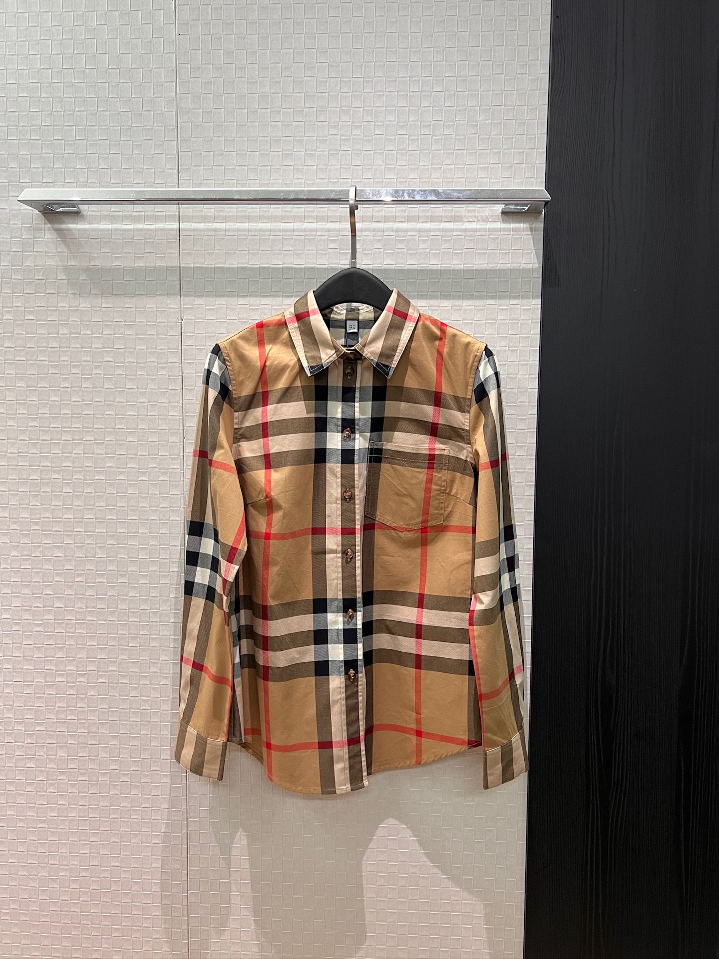 NO:735398,New classic plaid shirt, single pocket decoration on the chest, a must-have for British style, slim fit and versatile S-XL,,19860909新款经典格纹衬衣 胸前单口袋装饰英伦风必备 修身百搭S-XL,,,Women's clothing
