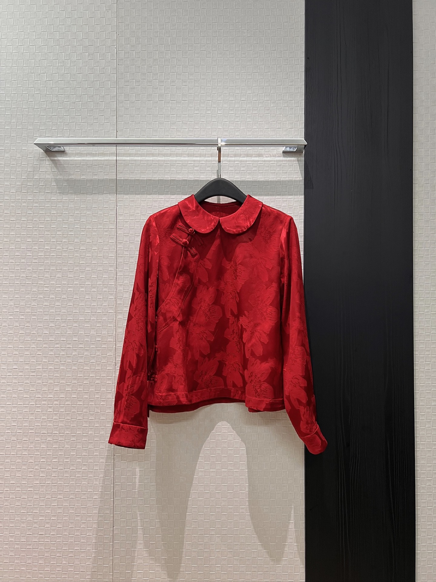 NO:737038,New New Year Must-Have New Chinese Jacquard Doll Collar Irregular Button Top Hem Short in Front and Long in Back Loose Fit to Reduce Age, Versatile and Not Picky SML,,19860909新款新年必备 新中式提花娃娃领不规则盘扣上衣下摆前短后长 宽松版型减龄百搭不挑人 SML,,,Women's clothing