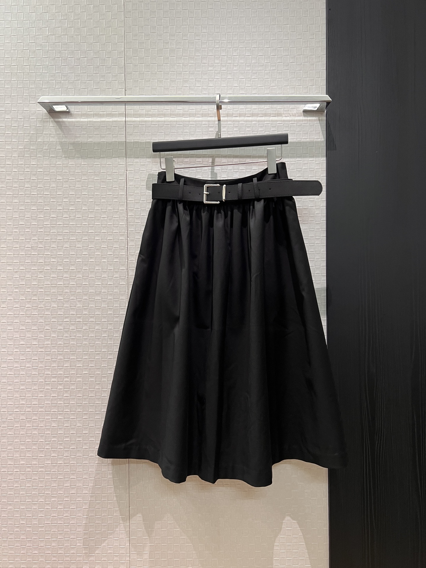 NO:737561,New minimalist belt-decorated pleated skirt with pockets on both sides. College age reduction. Casual and versatile black gray S-XL,,skirts,19860909新款极简腰带装饰褶皱半裙两侧有口袋 学院减龄 休闲百搭黑色灰色 S-XL,,skirts,,Women's clothing
