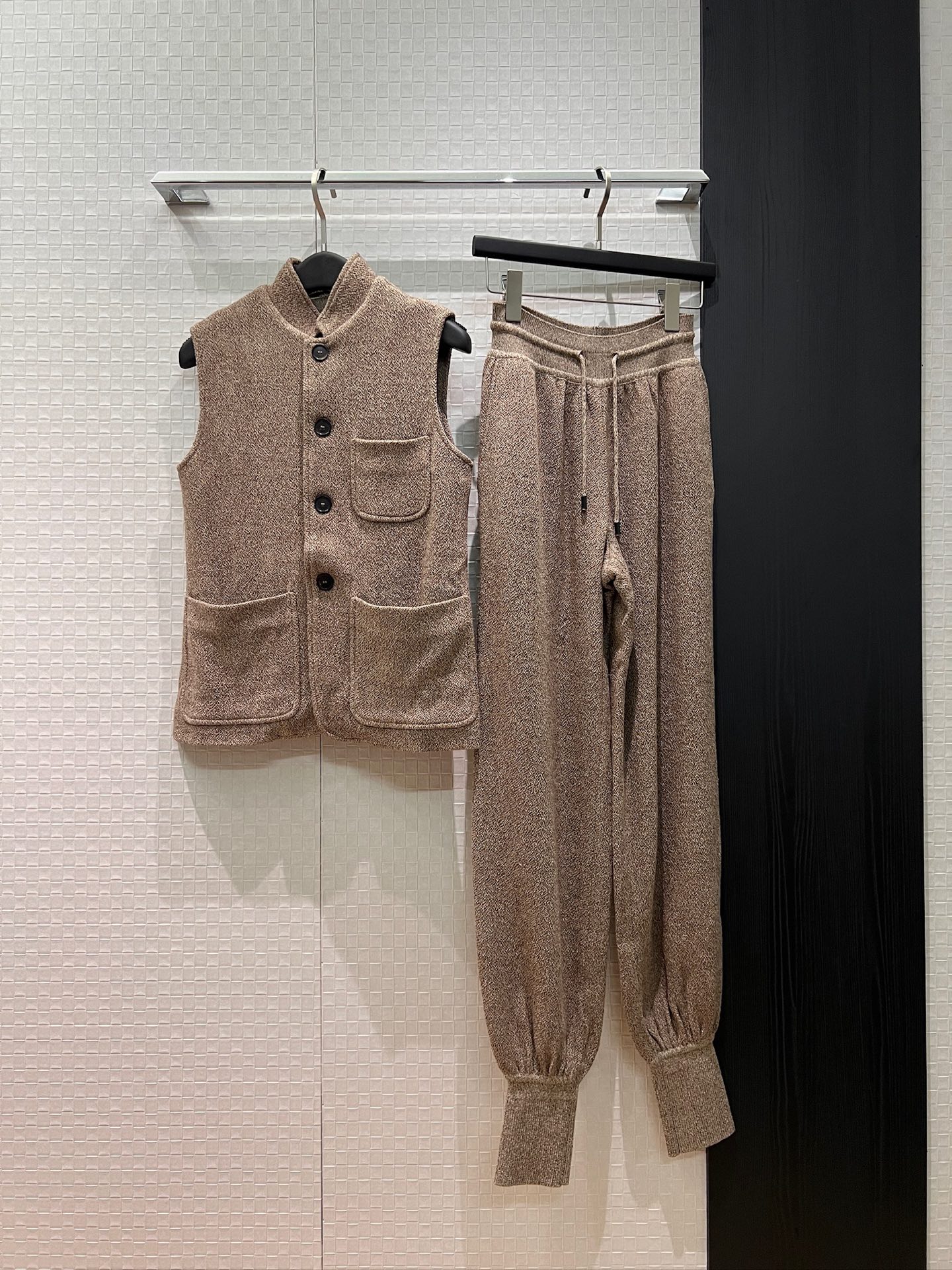 NO:737981,Vest pants LP new arrival heavy-duty wool, silk and linen blended fabrics Stand-up collar vest harem pants drawstring lace decoration Loose and casual Lazy and versatile SML,,loro piana,real silk,19860909马甲裤子LP新款来袭重工羊毛真丝亚麻混纺面料 立领马甲束脚哈伦裤抽绳系带装饰 宽松休闲 慵懒百搭 SML,,loro piana,real silk,,Women's clothing